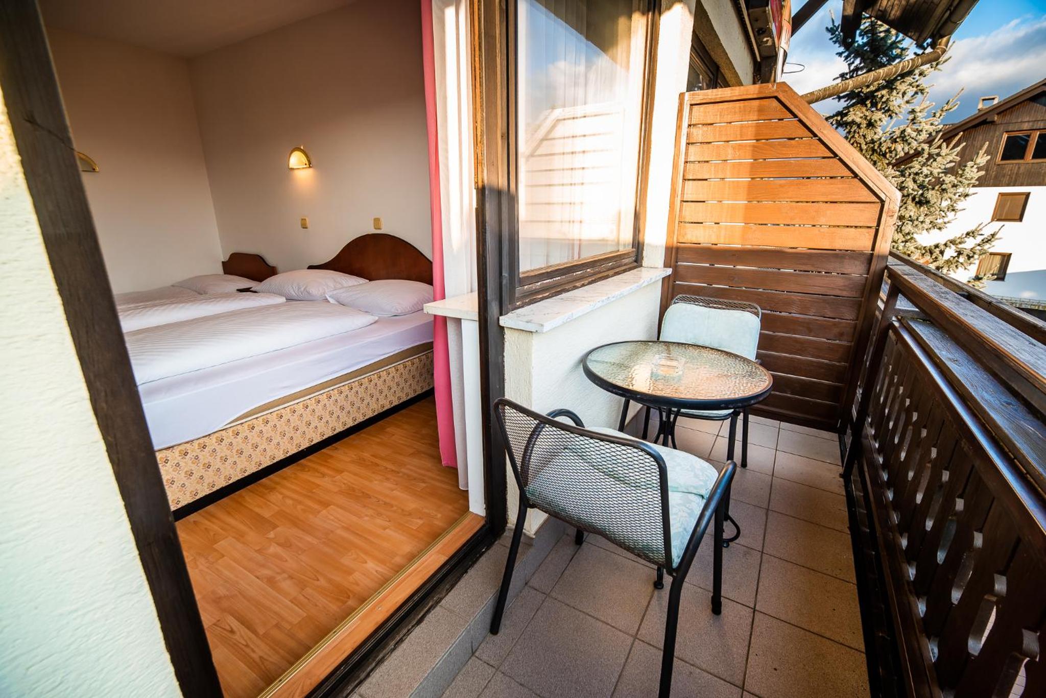 Triple Room with Balcony - Photo 48