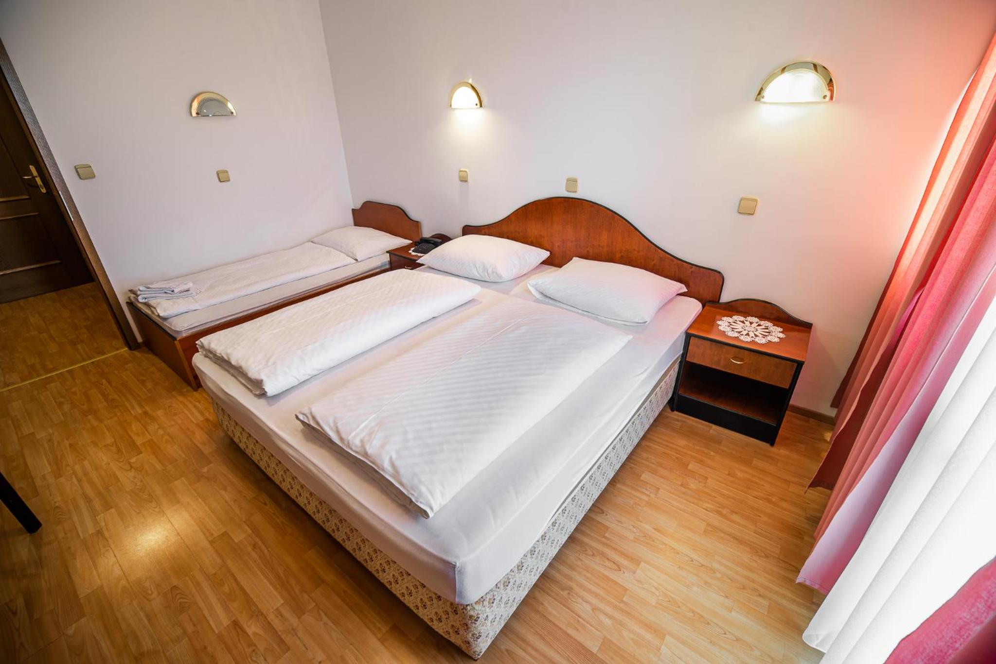 Triple Room with Balcony - Photo 44