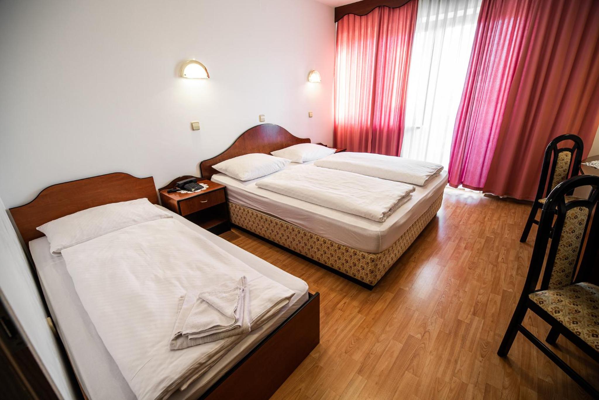 Triple Room with Balcony - Photo 5