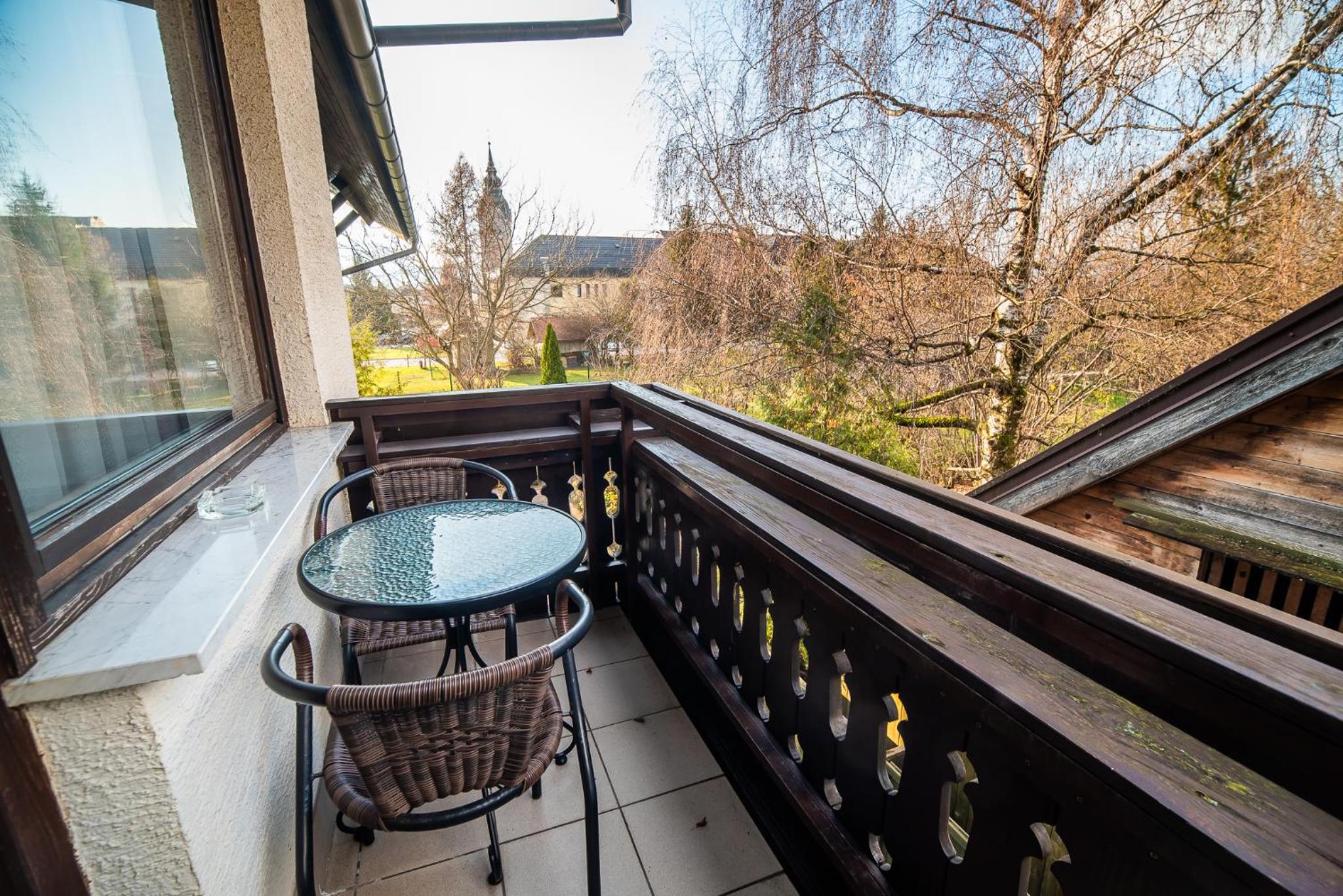 Family Room with Balcony - Photo 7