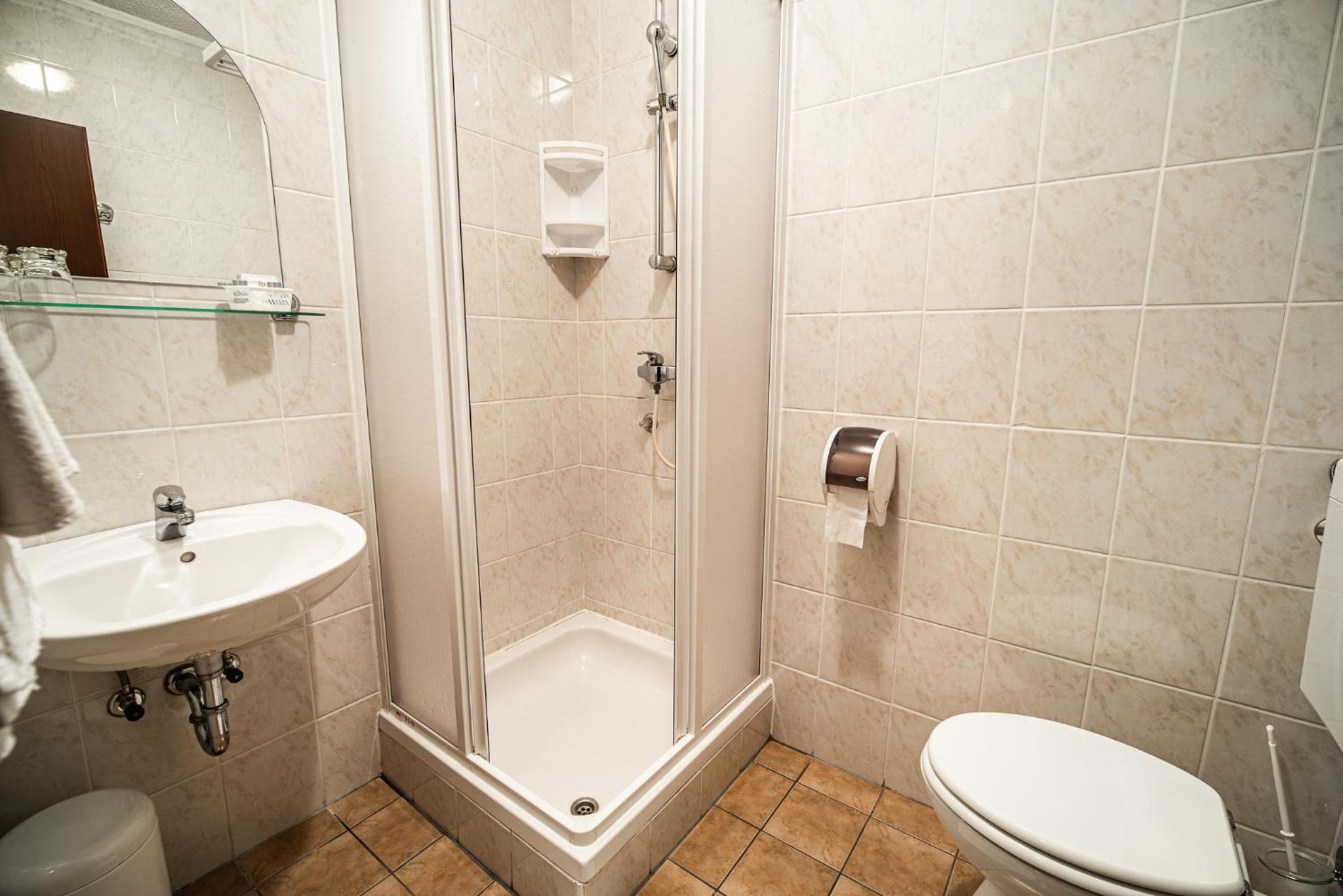 Twin Room with Private External Bathroom photo 2
