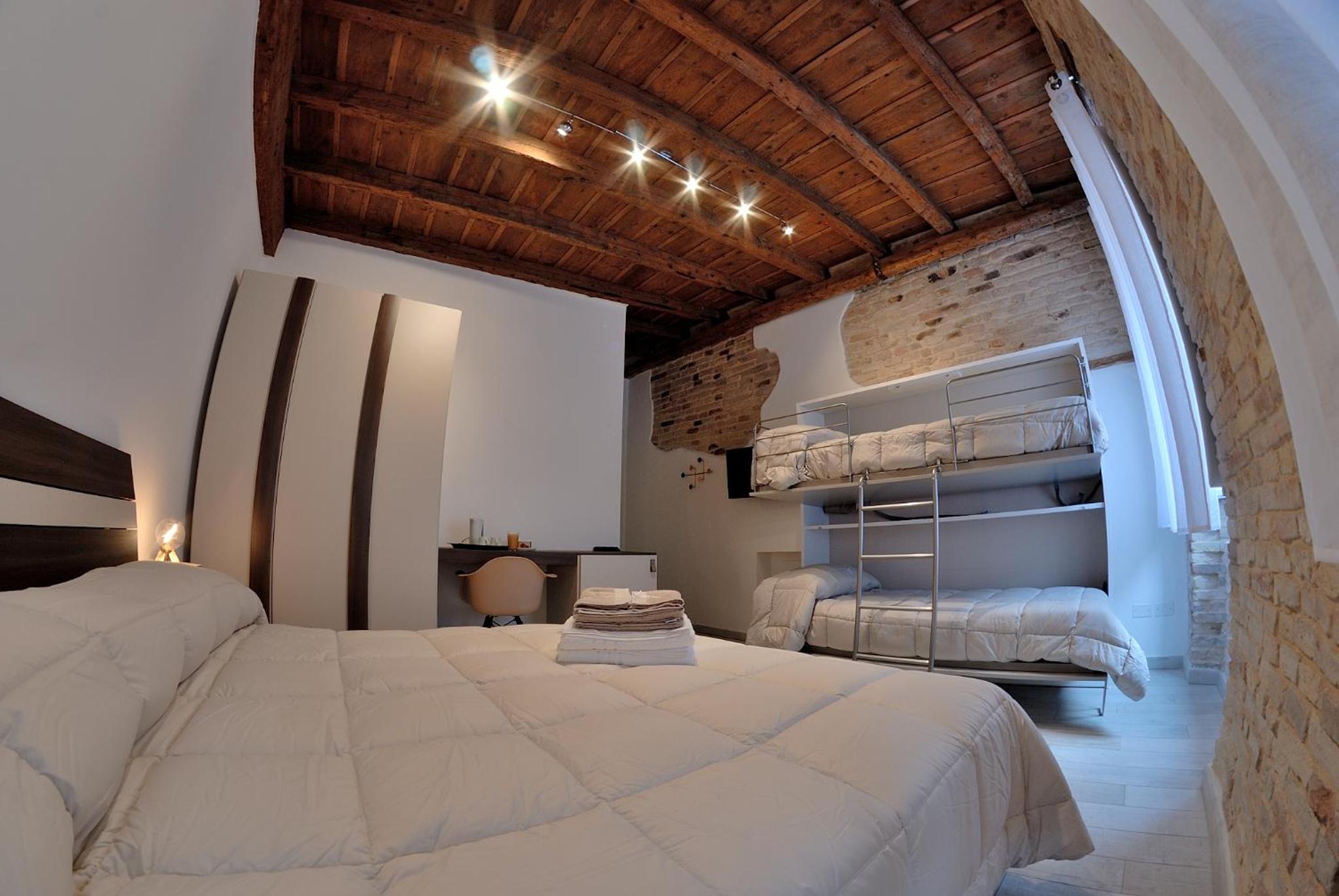 Deluxe Quadruple Room - Photo 7