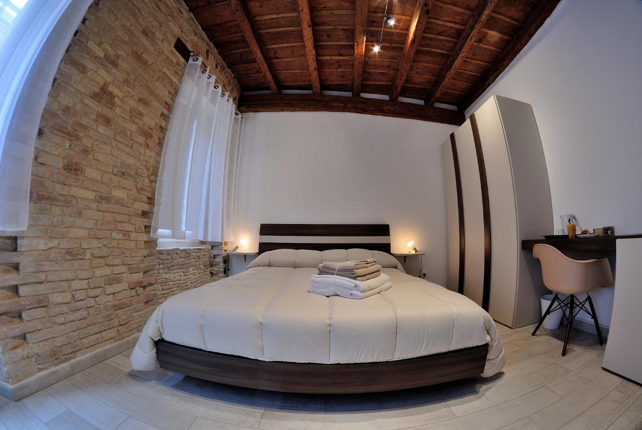 Deluxe Quadruple Room - Photo 9