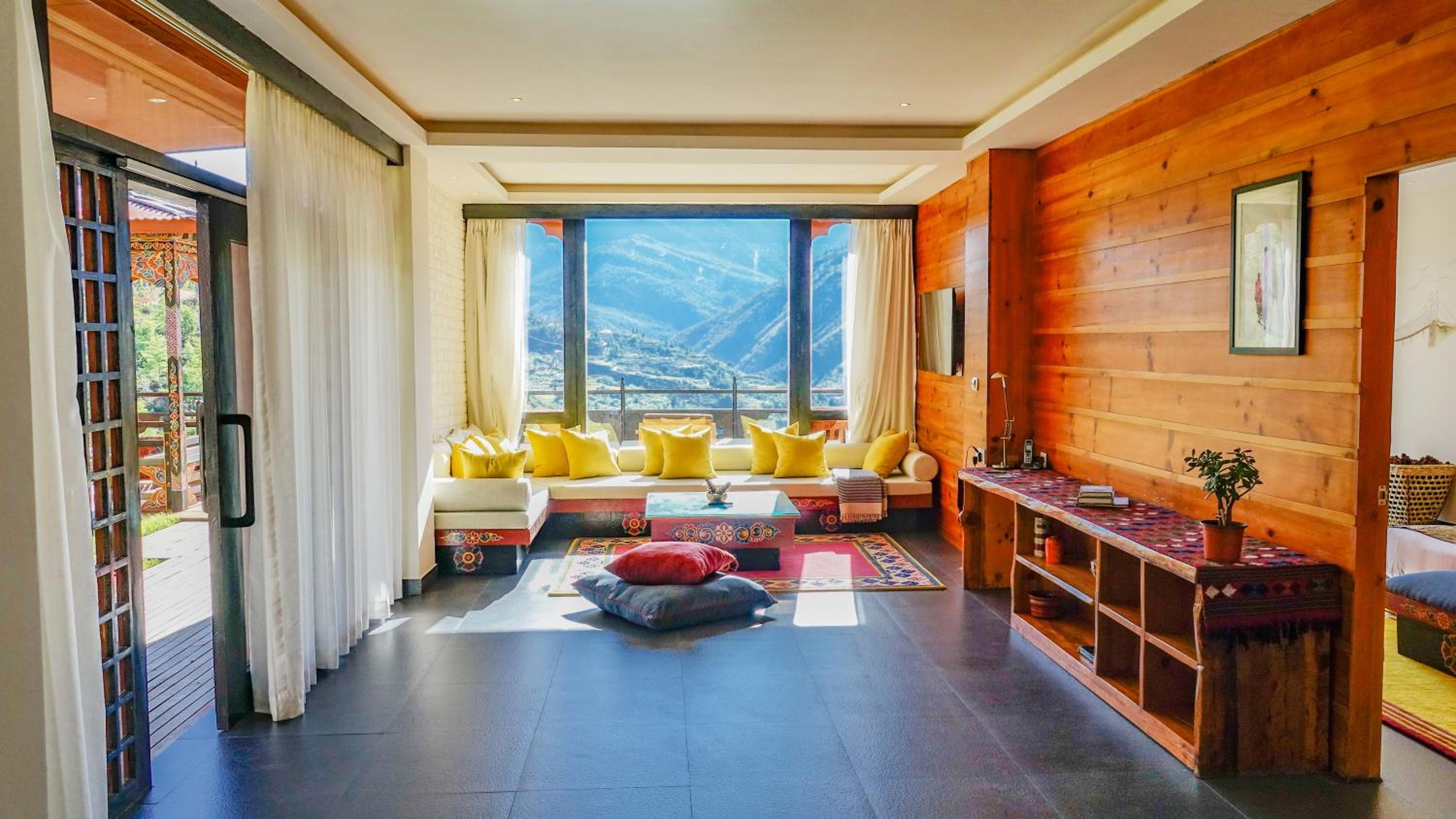 Dewa Suite with a Private Garden