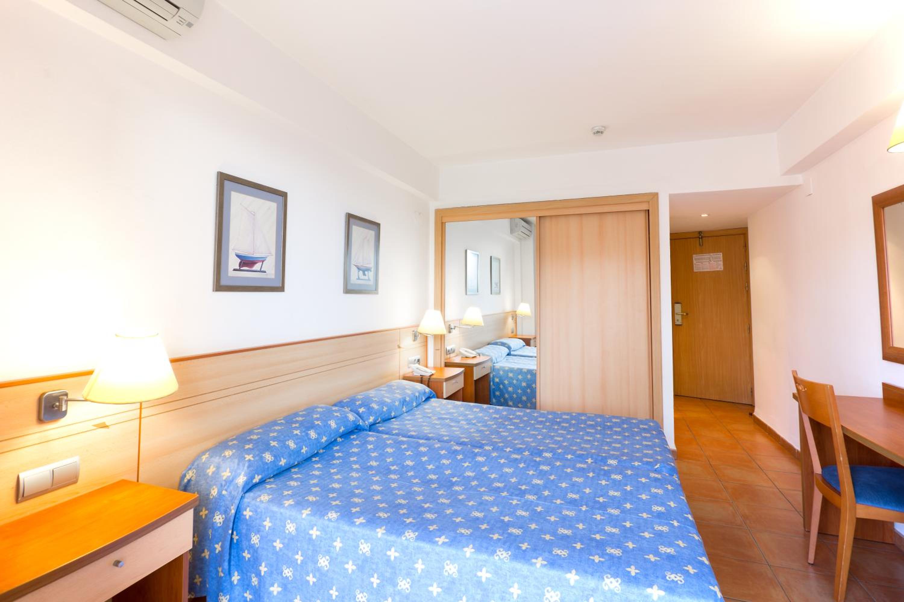 Double or Twin Room - Photo 4