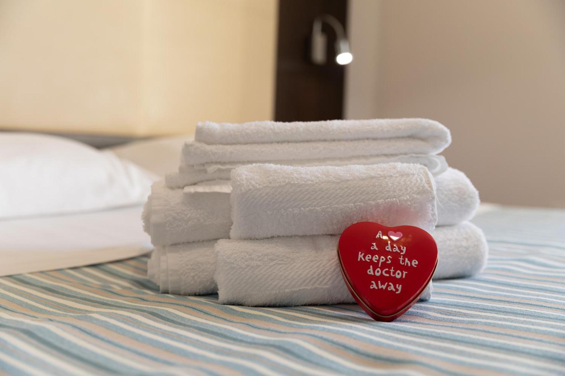 Double or Twin Room with Lateral Sea View