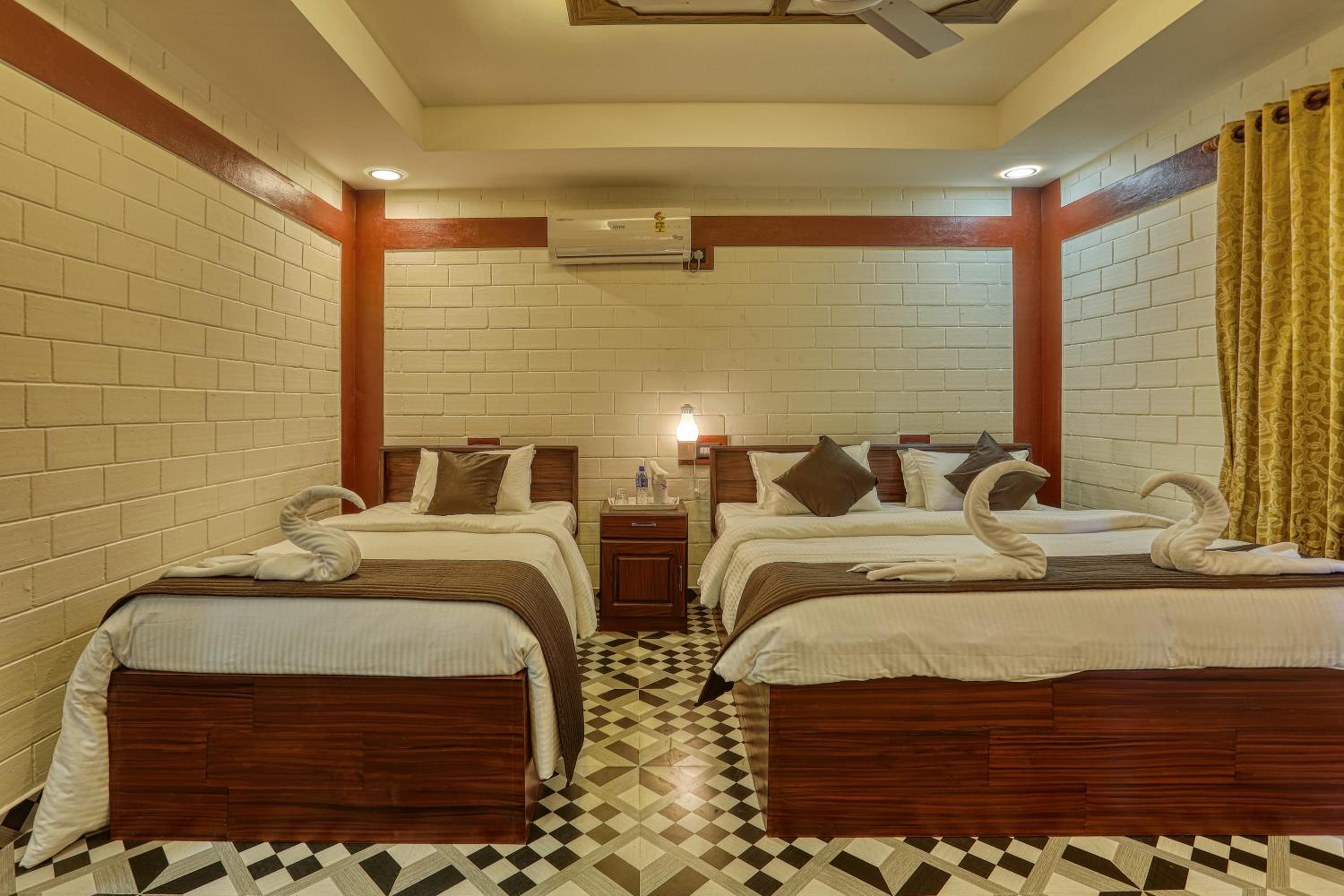 Deluxe King Suite photo 1