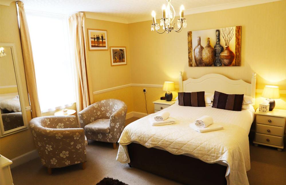 #9 Family Room Ensuite photo 3