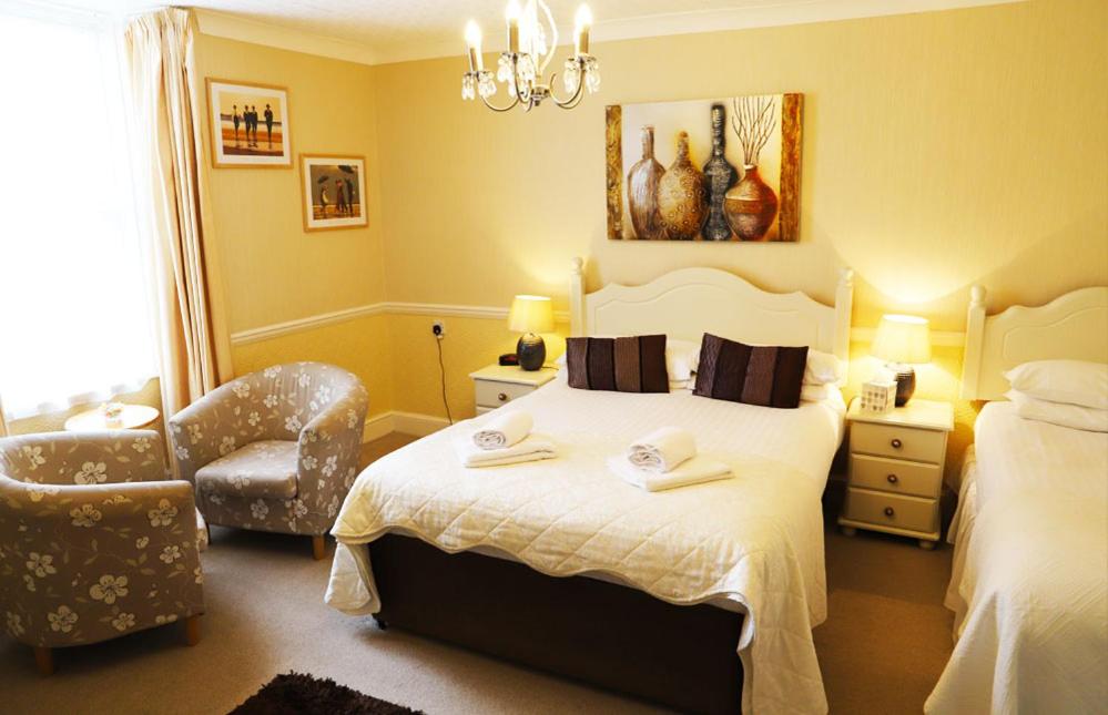 #9 Family Room Ensuite photo 3
