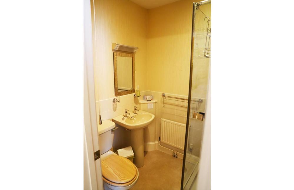 #9 Family Room Ensuite photo 2