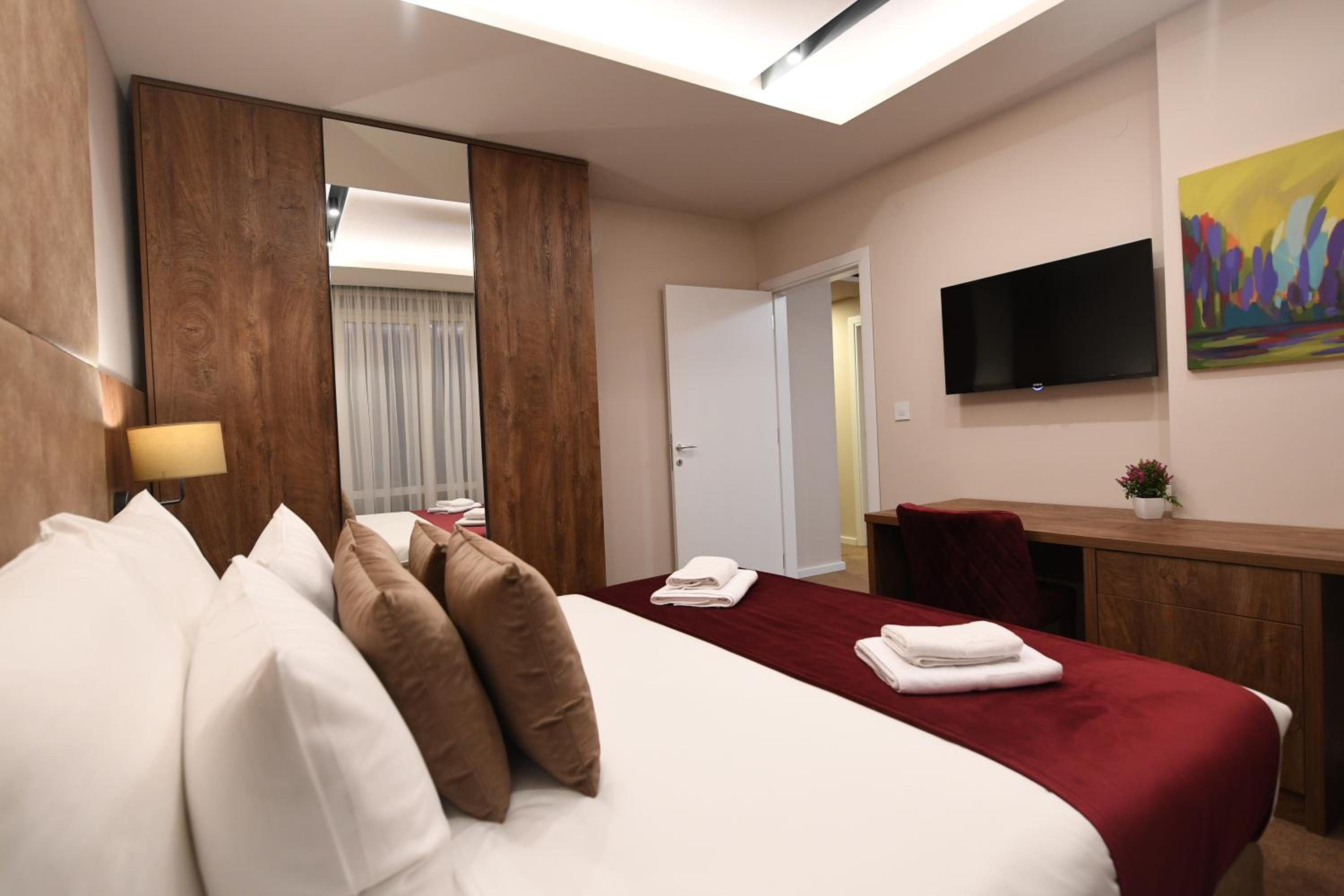 One-Bedroom Apartment - Photo 1