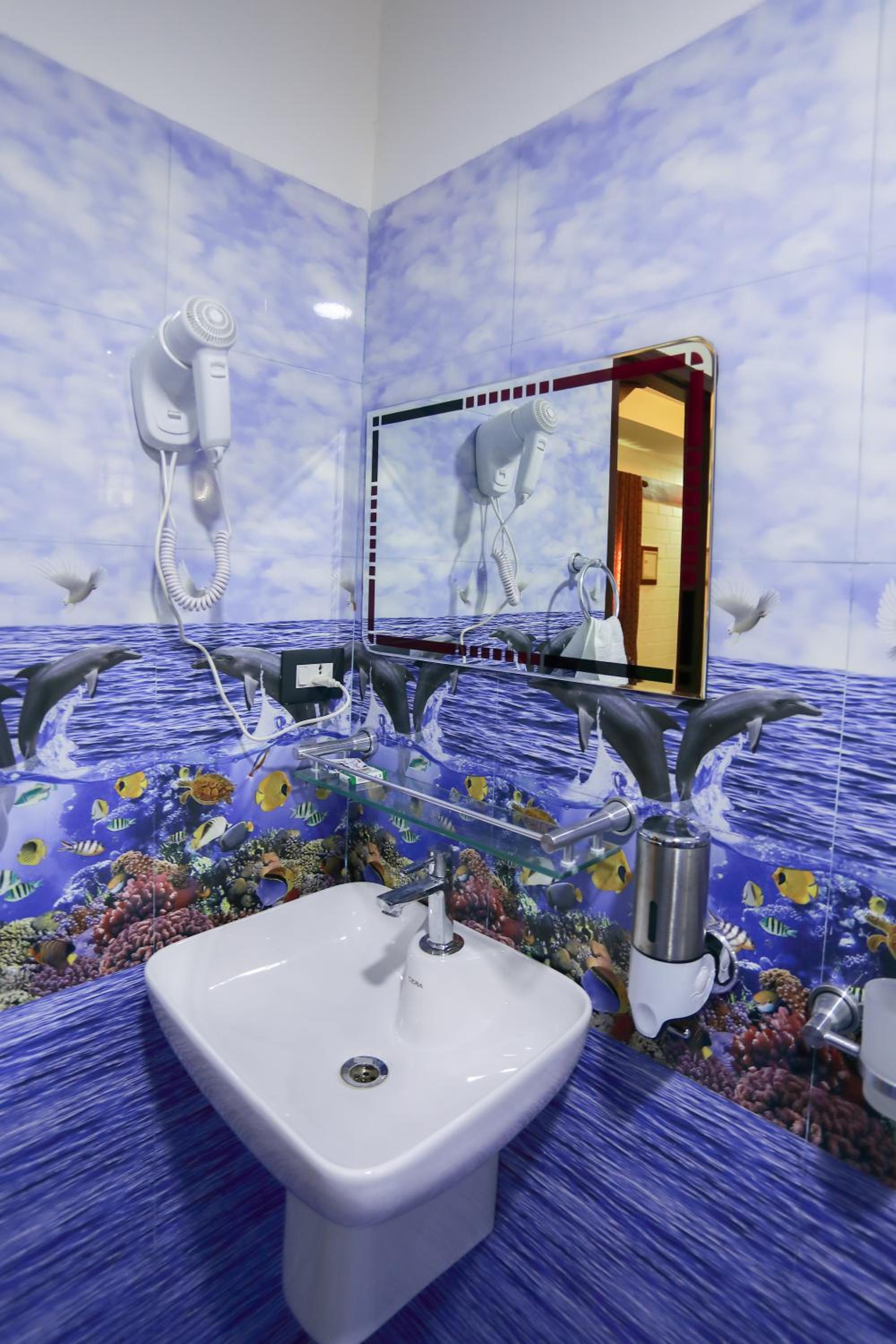 Deluxe King Suite photo 2