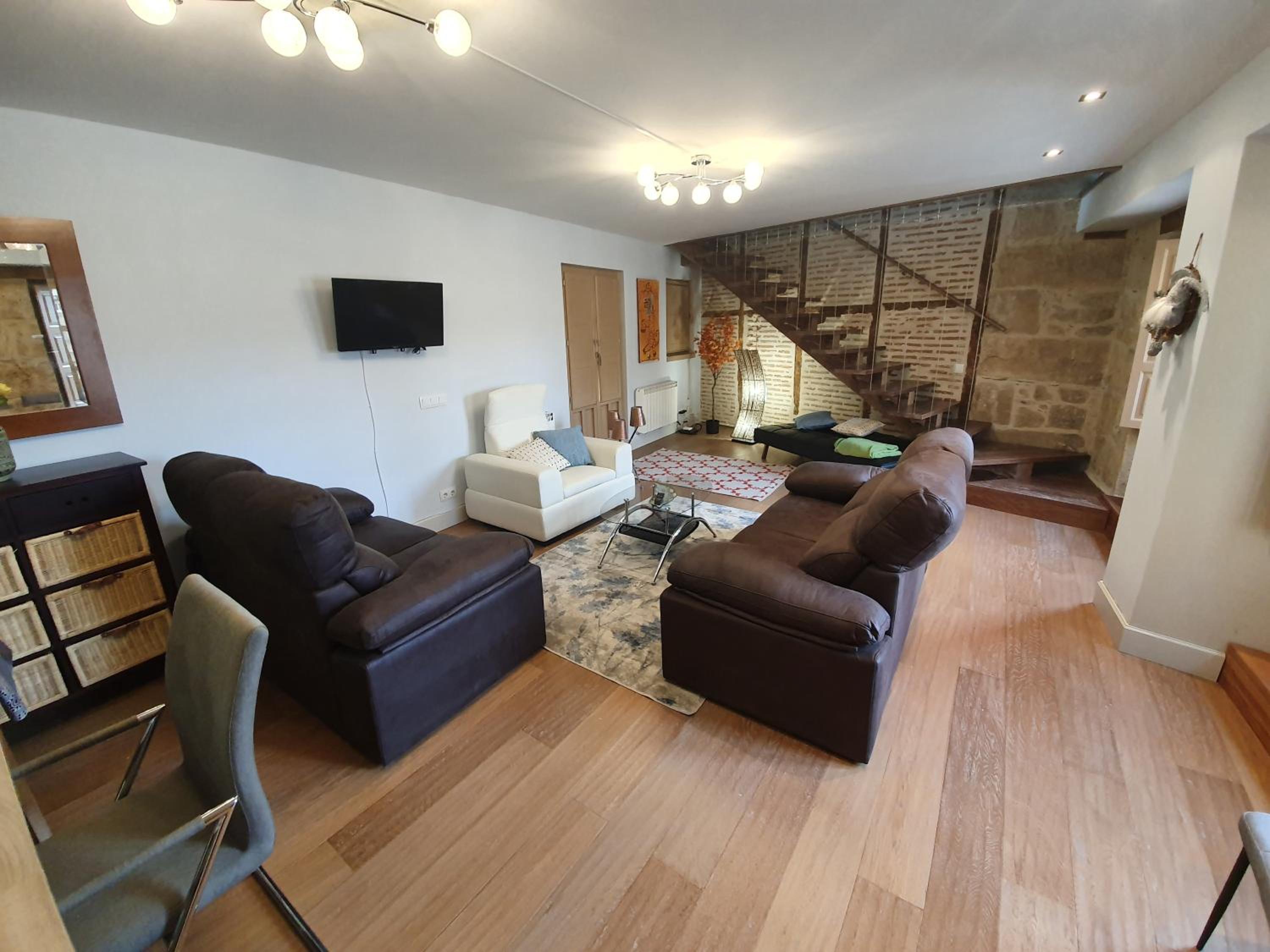 Three-Bedroom Apartment - Photo 31