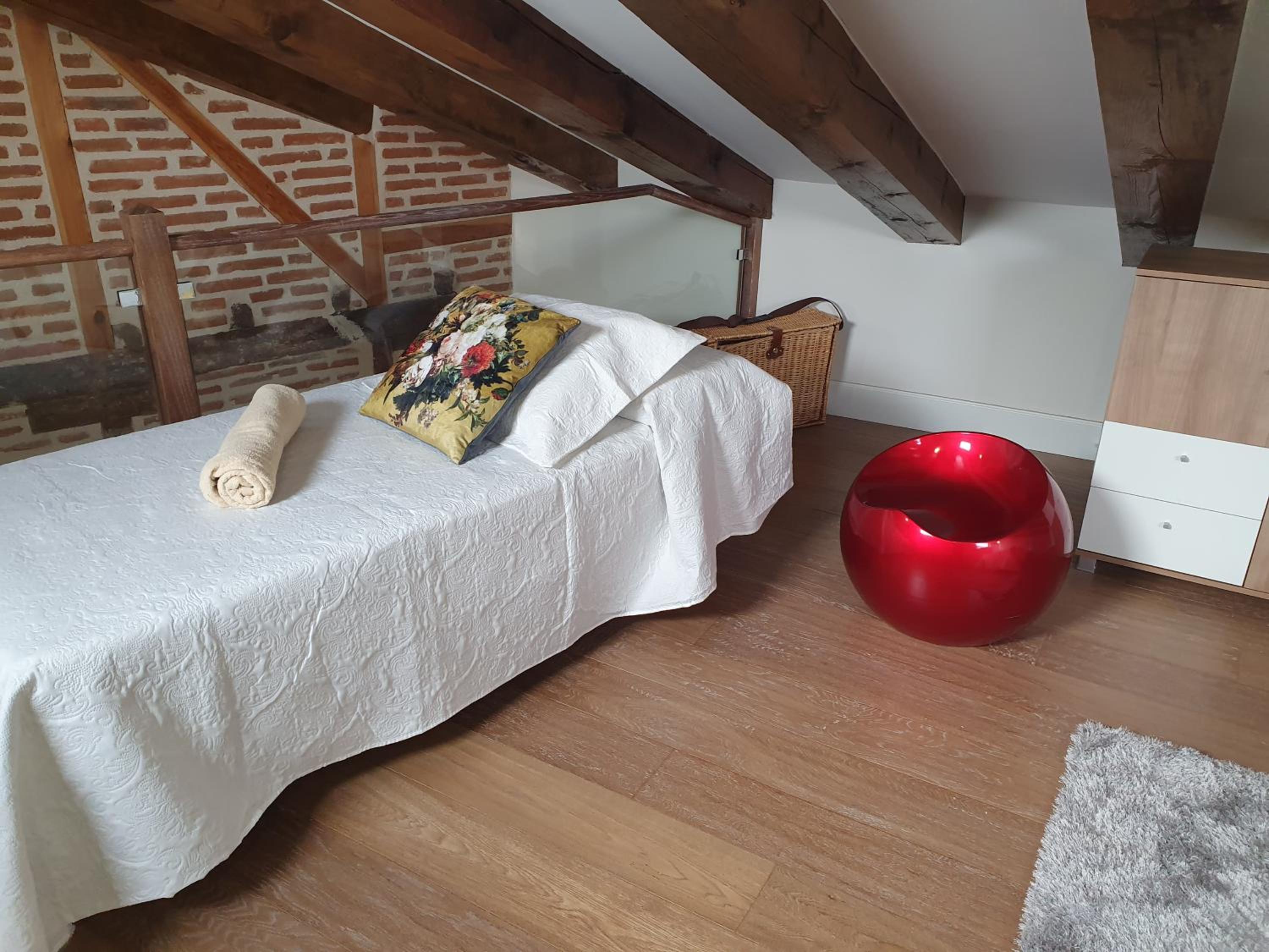 Three-Bedroom Apartment - Photo 23