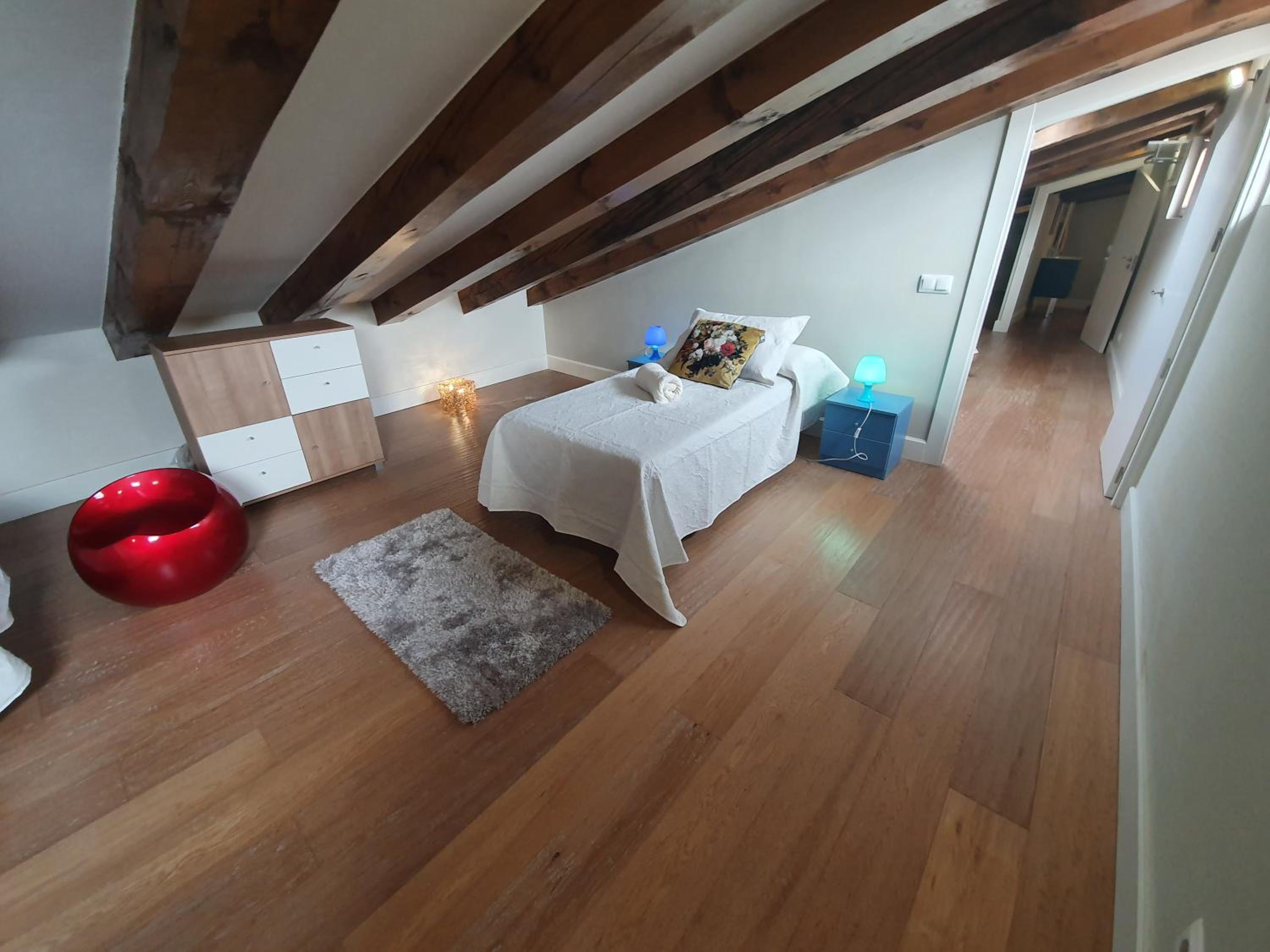 Three-Bedroom Apartment - Photo 21