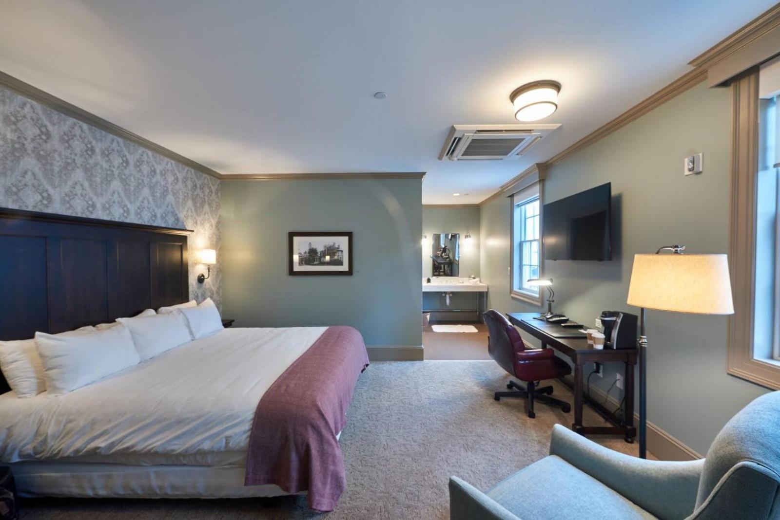 The Groton Inn, Billede 2