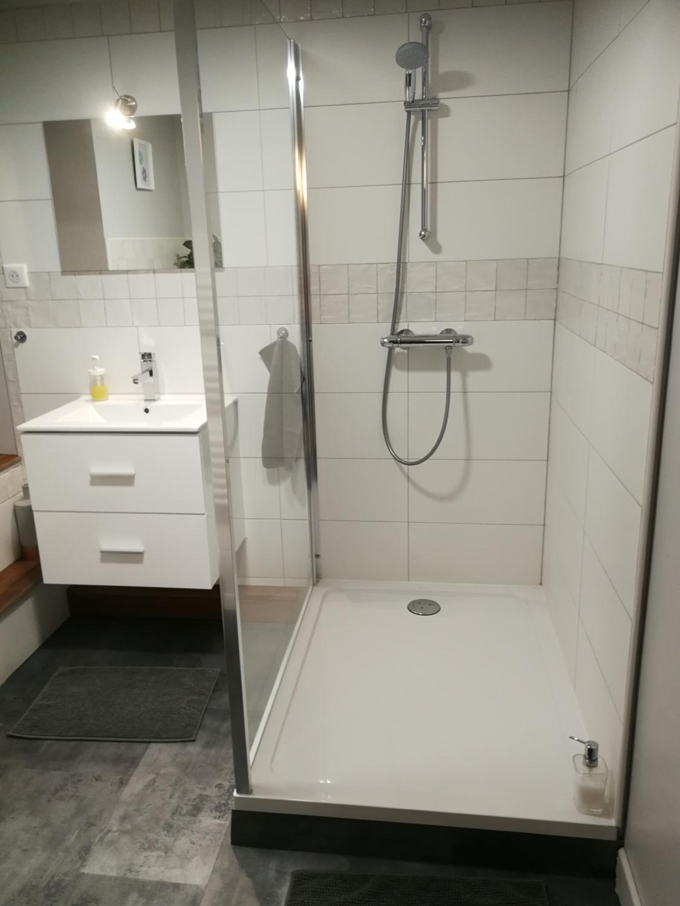 Family Room with Private Bathroom photo 2