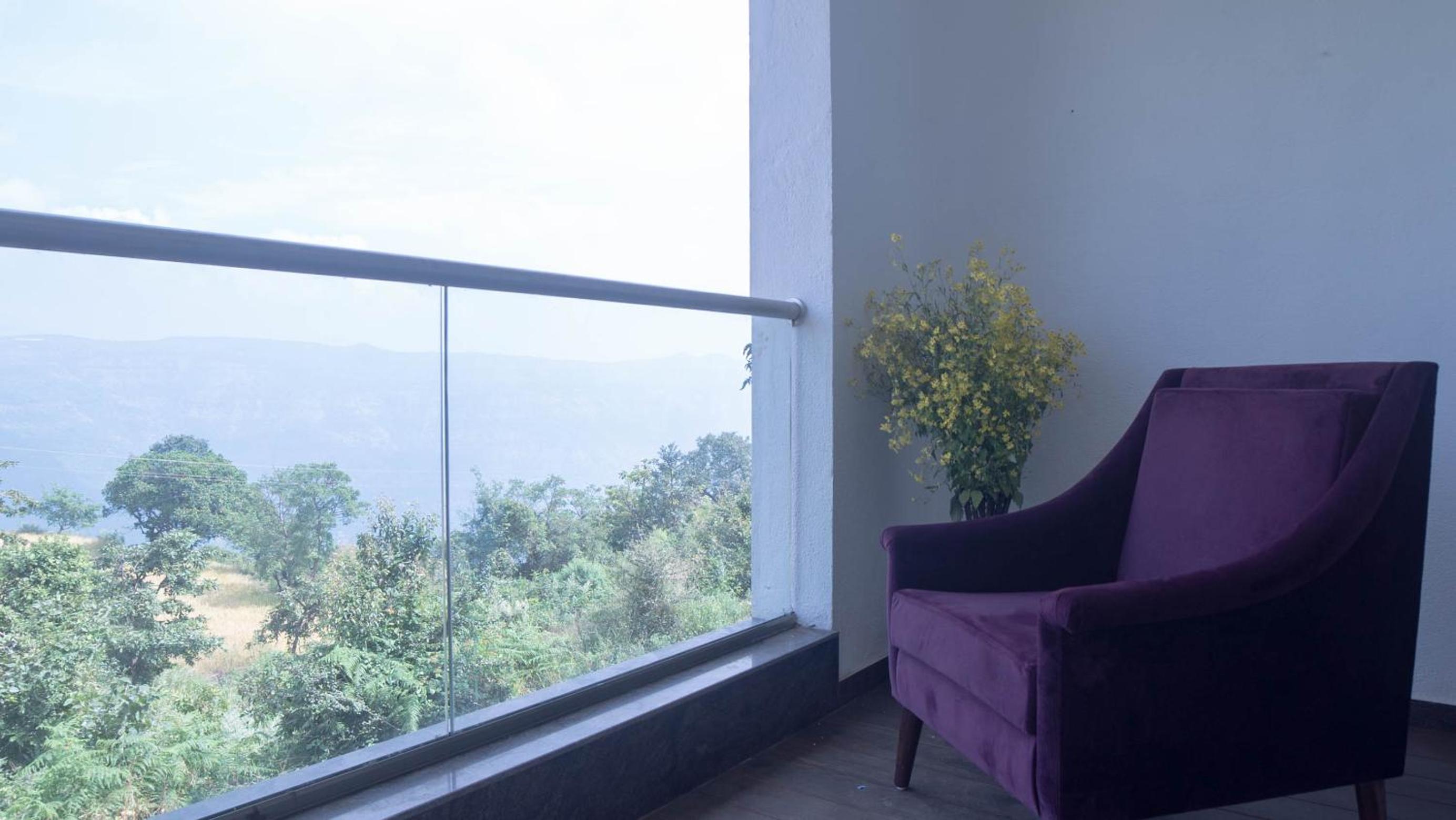 Deluxe Double Room with Balcony photo 3
