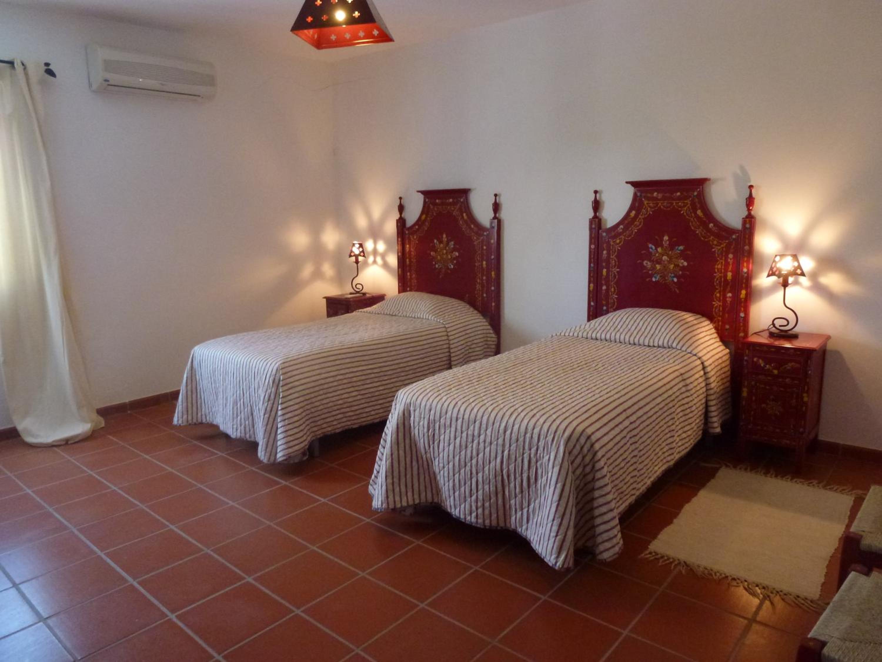 Twin Room - Photo 1