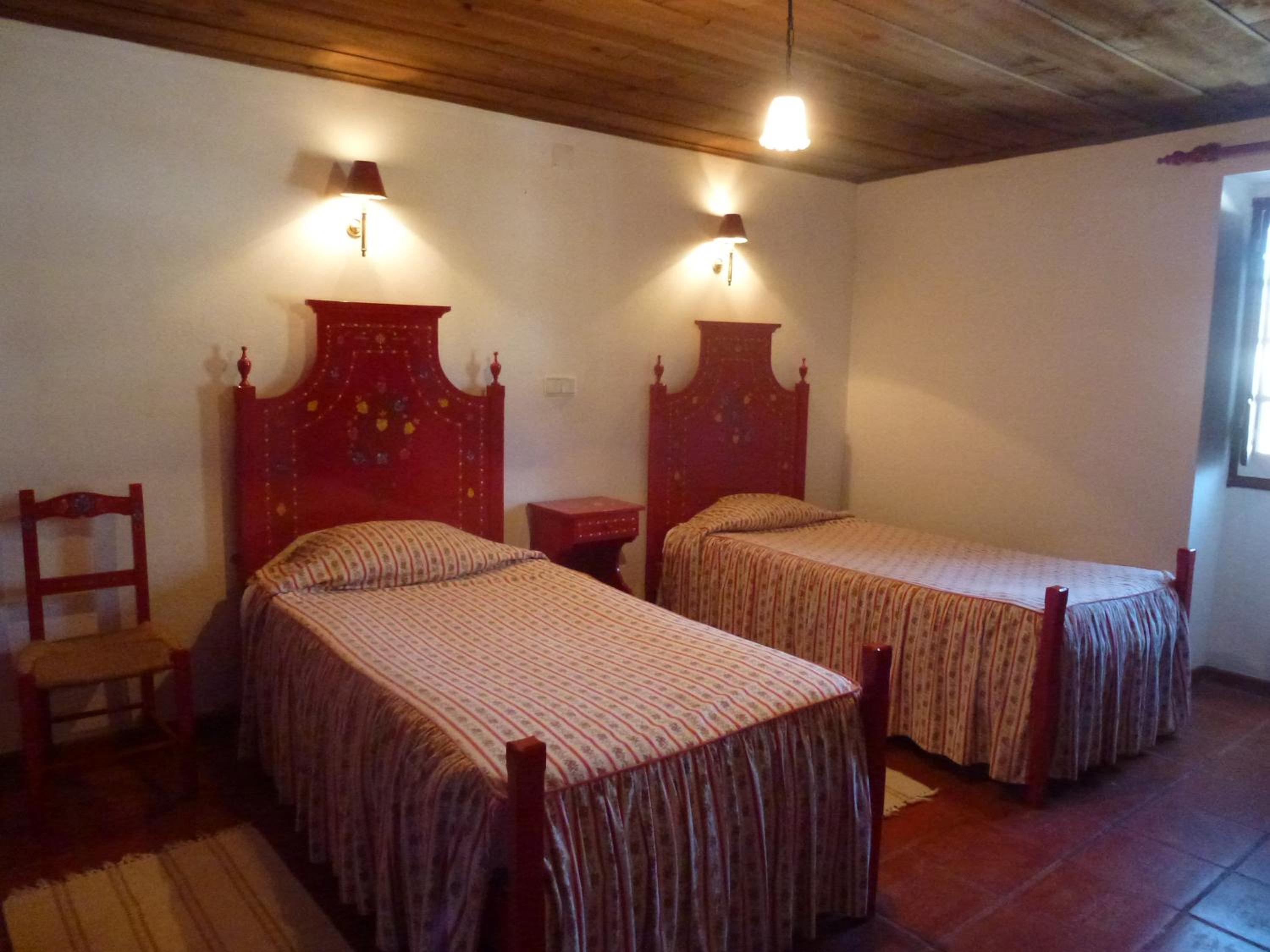 Twin Room - Photo 3