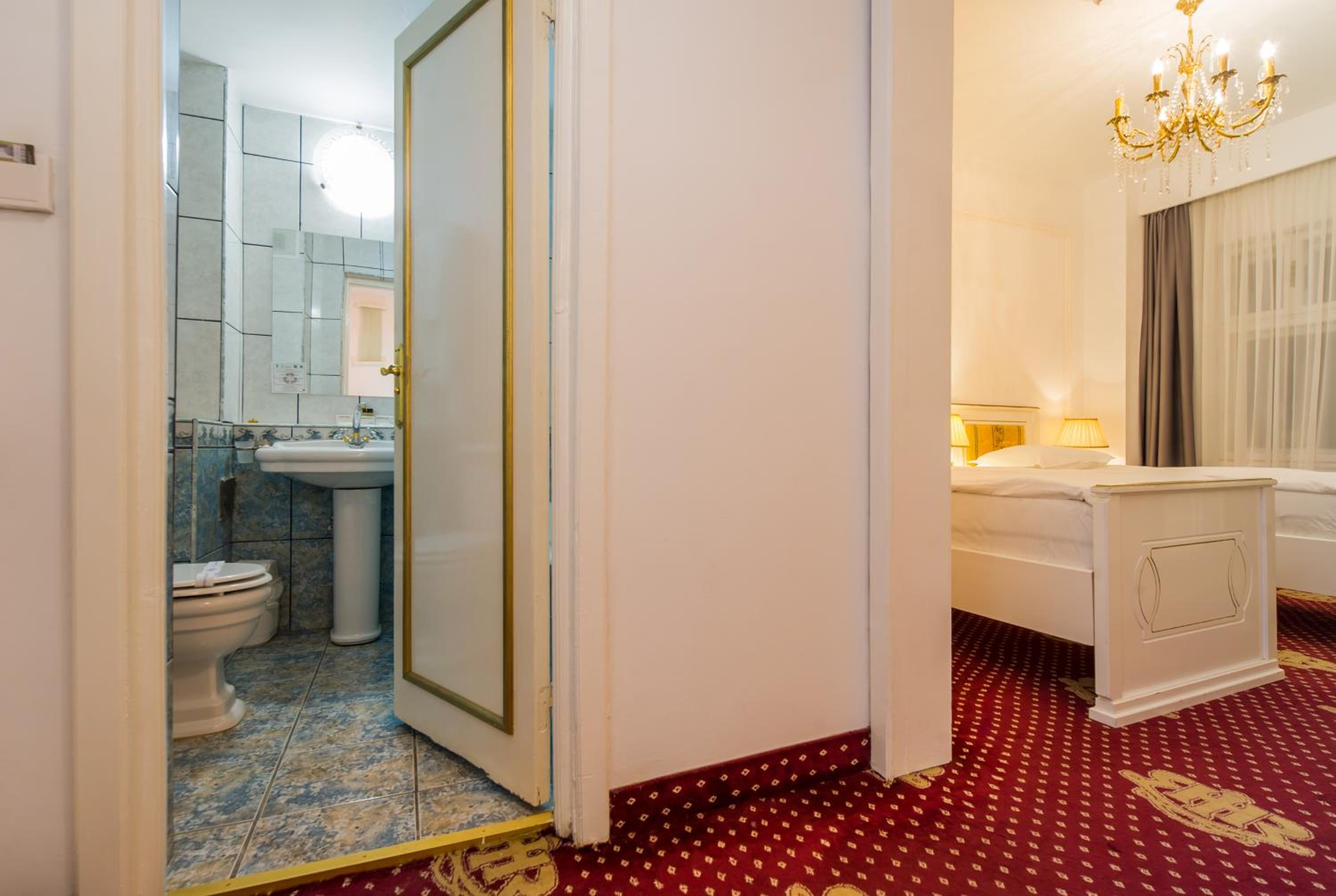 Twin Room - Photo 2