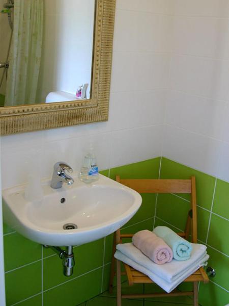 Twin Room - Photo 2