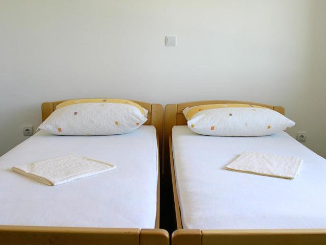 Twin Room - Photo 3
