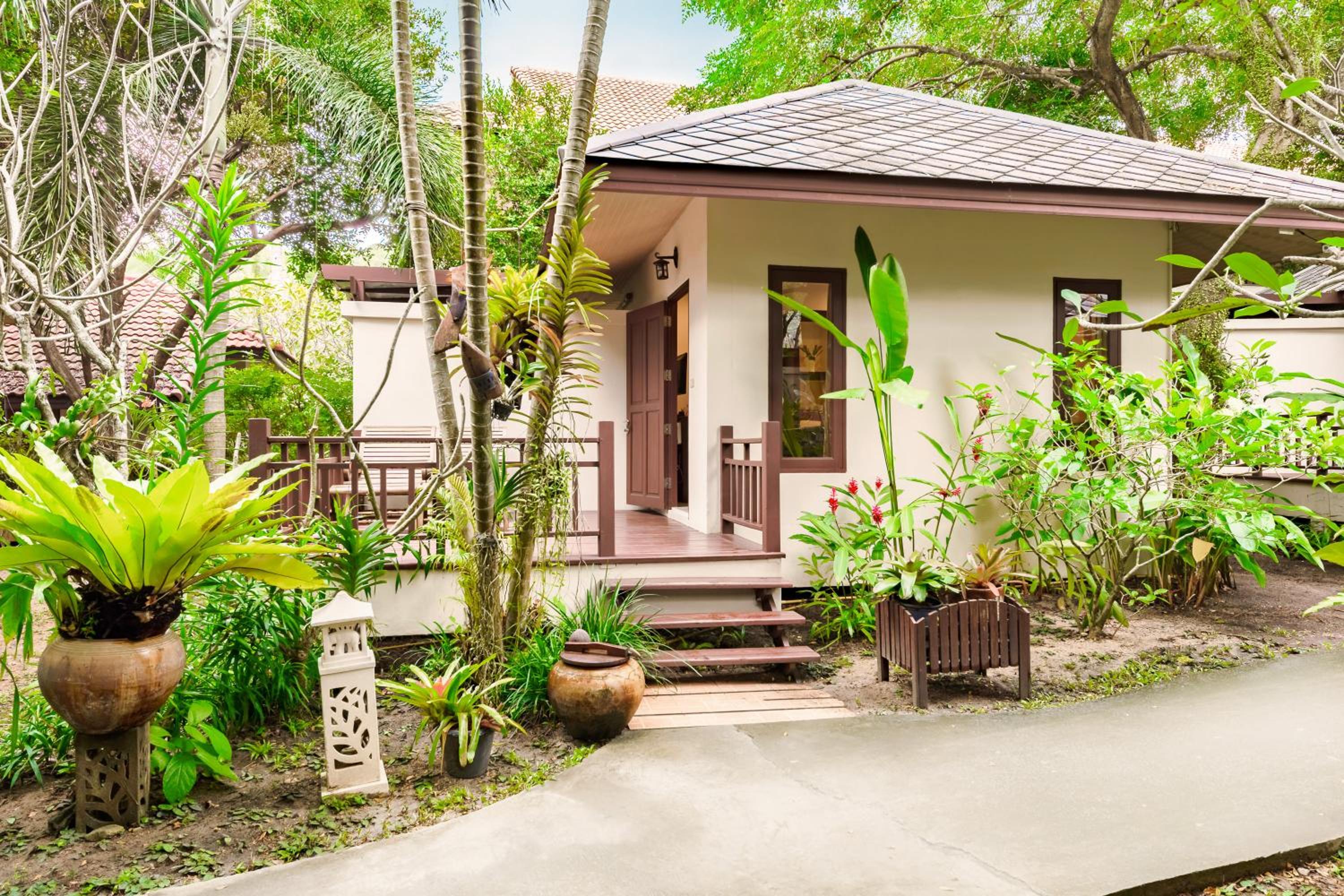 One-Bedroom Bungalow with Garden View photo 2
