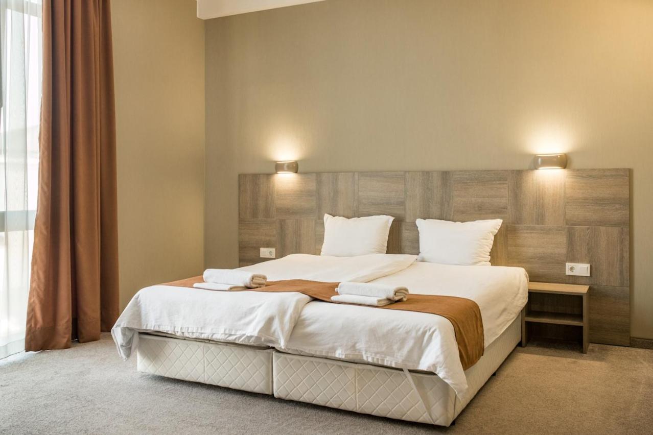 Queen Room with Balcony photo 1