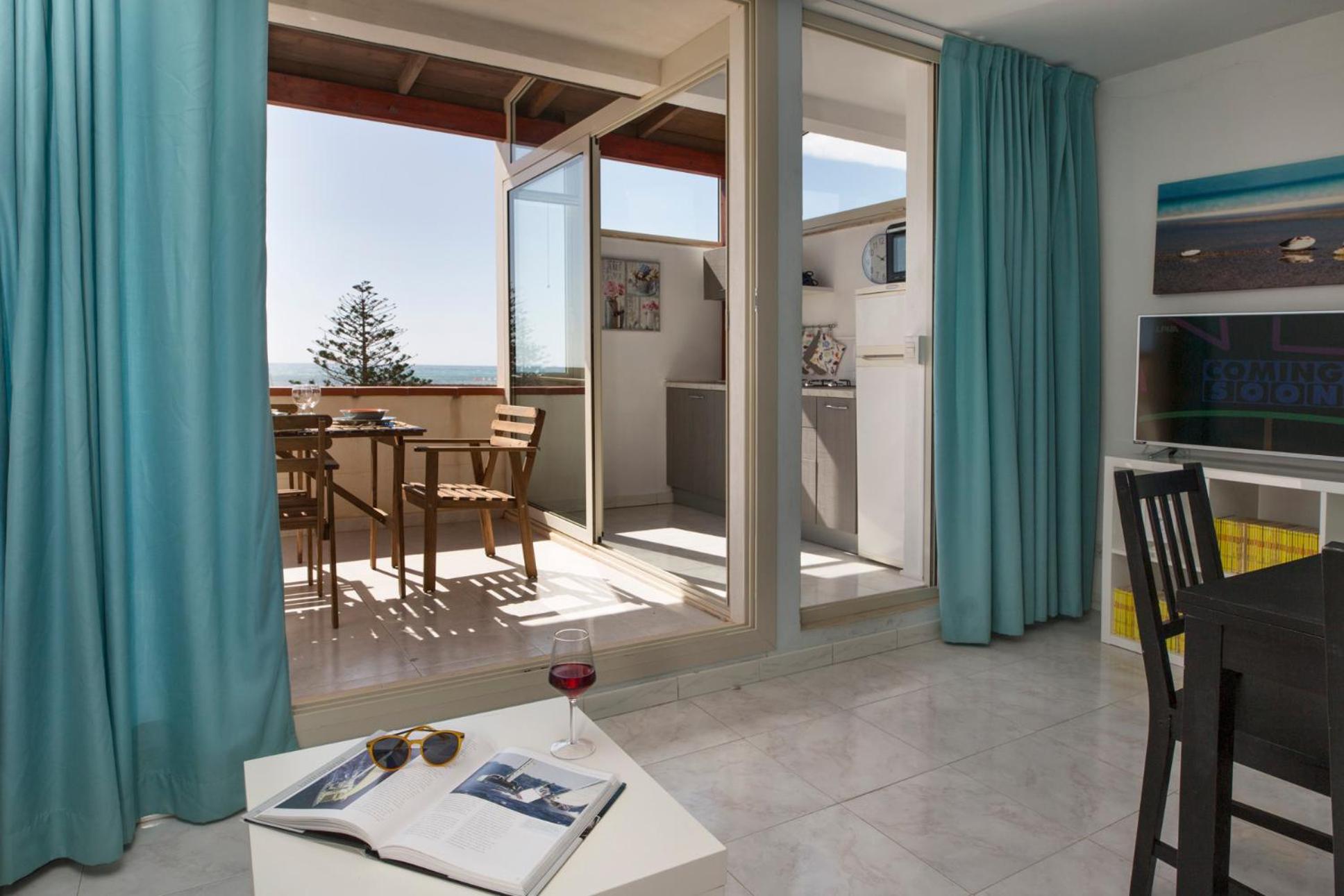 One-Bedroom House photo 1