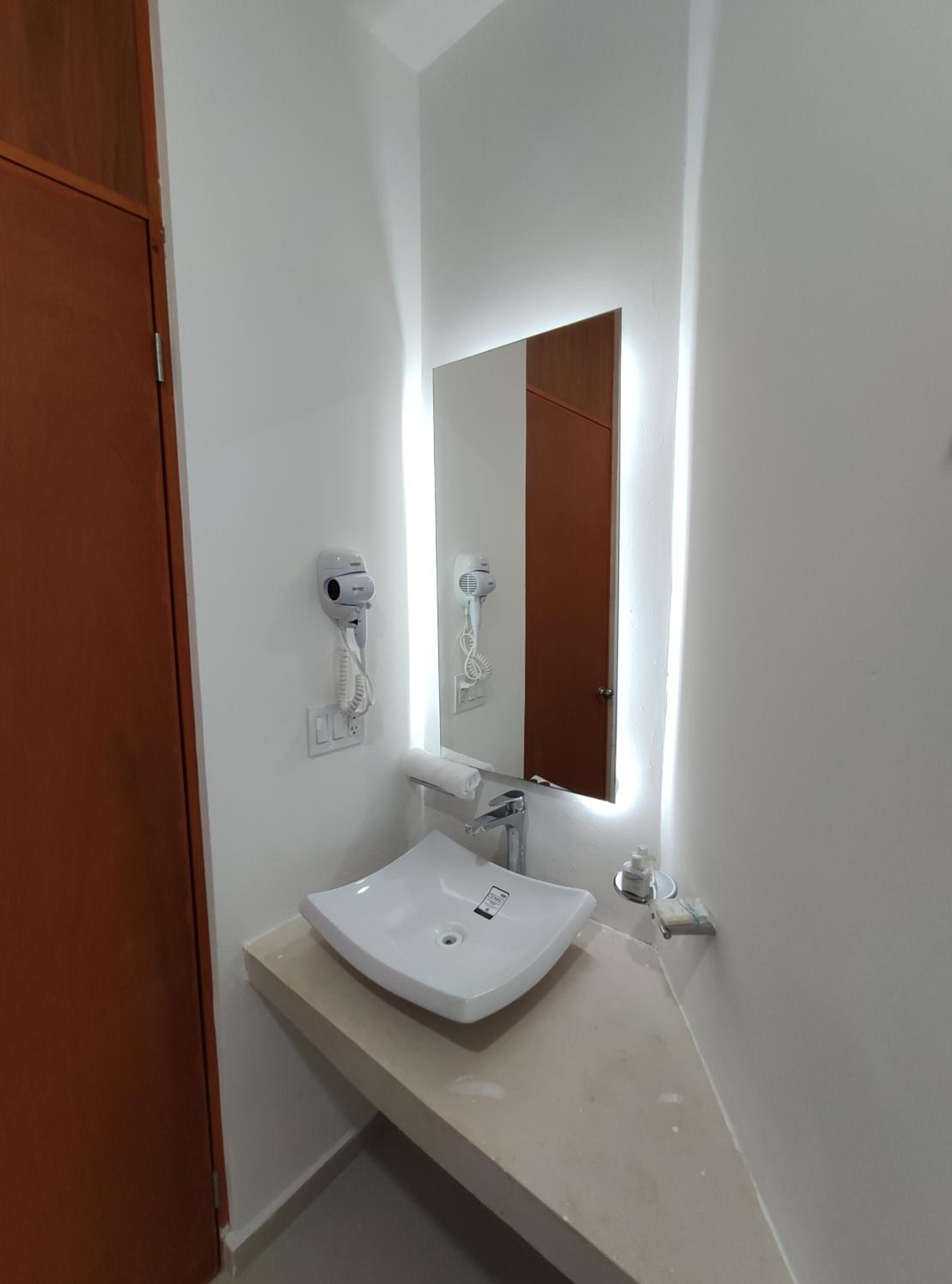 Deluxe King Room photo 2