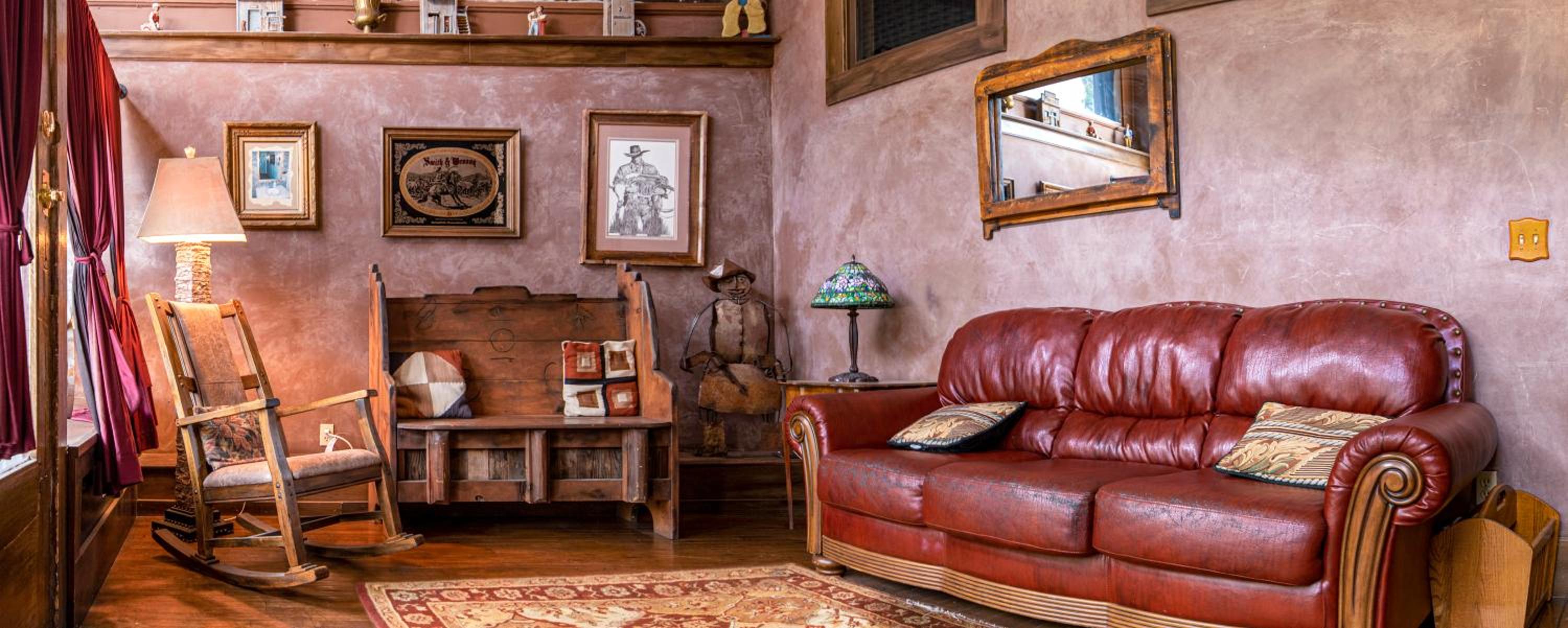 Deluxe King Suite photo 2