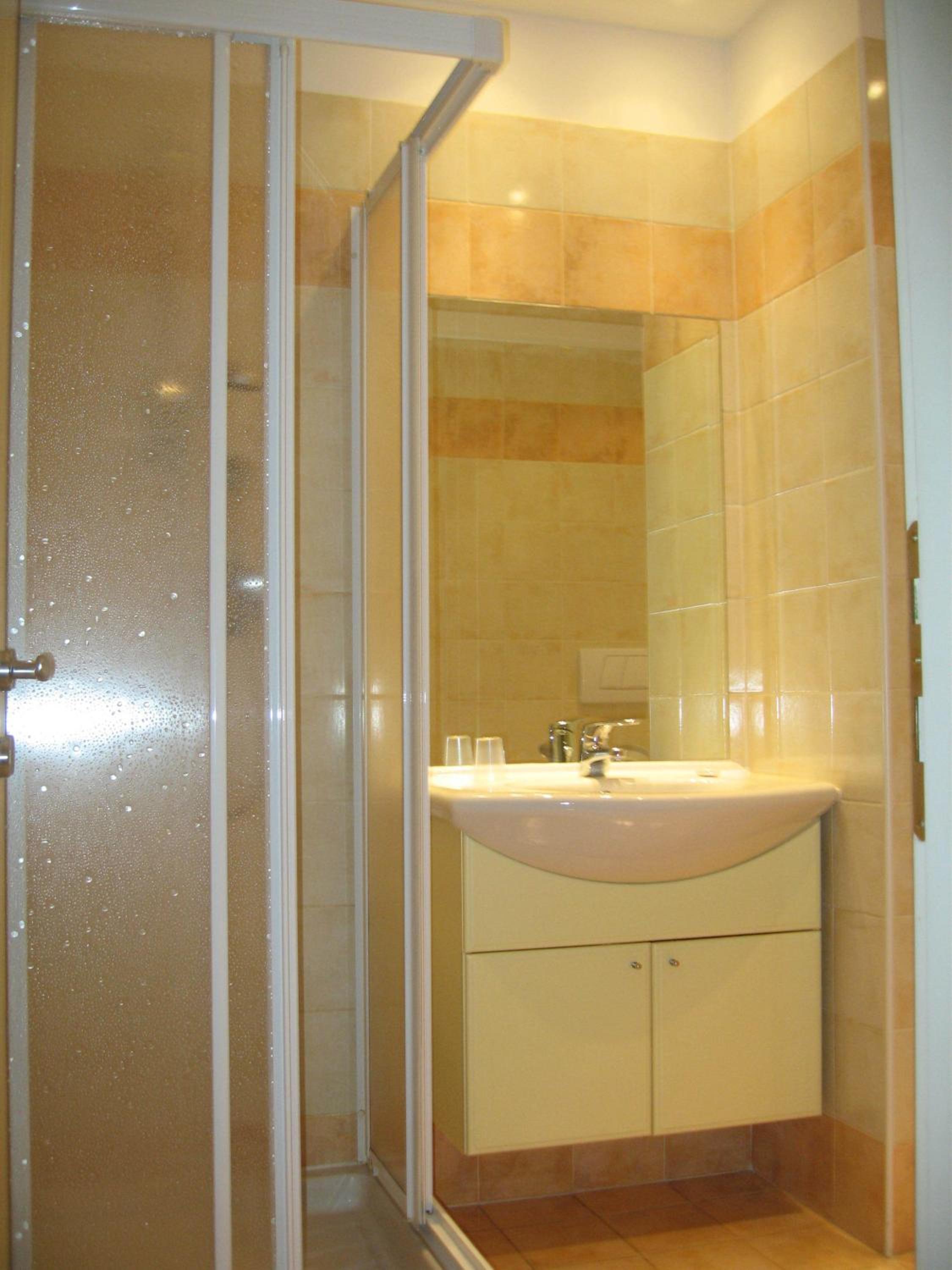 Double Room - Photo 5