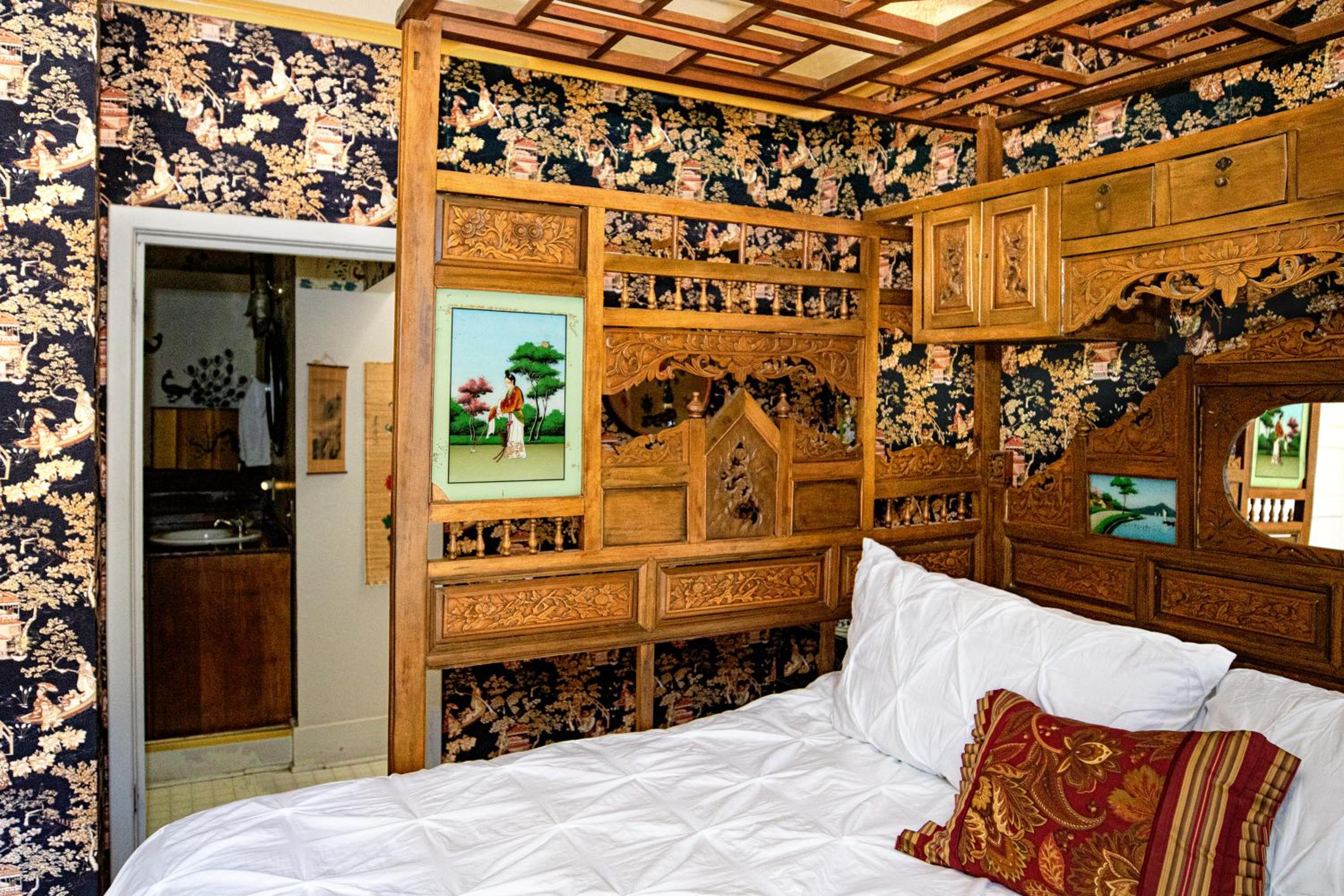 Deluxe One-Bedroom Suite photo 2