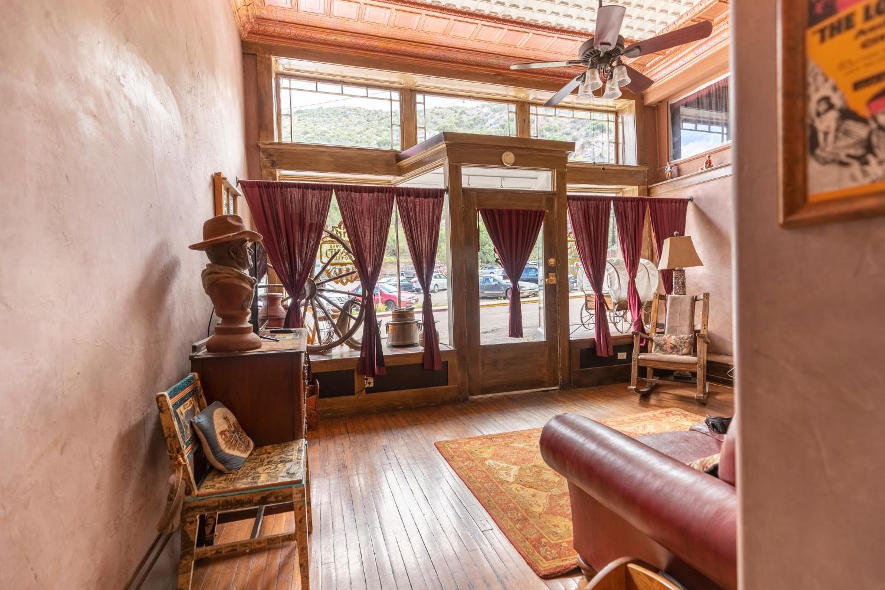 Deluxe King Suite photo 1