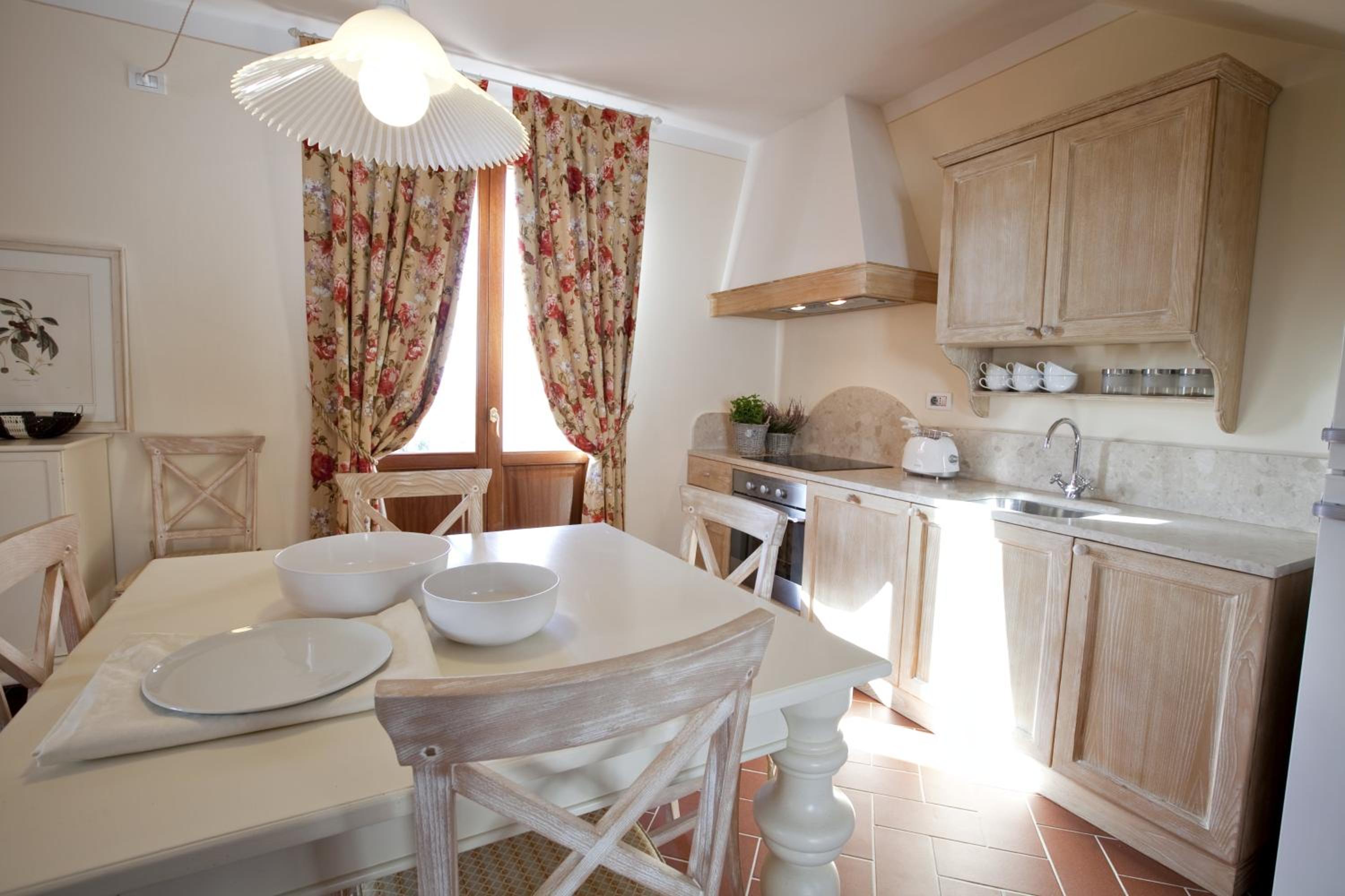 Luxury Apartment - Photo 5