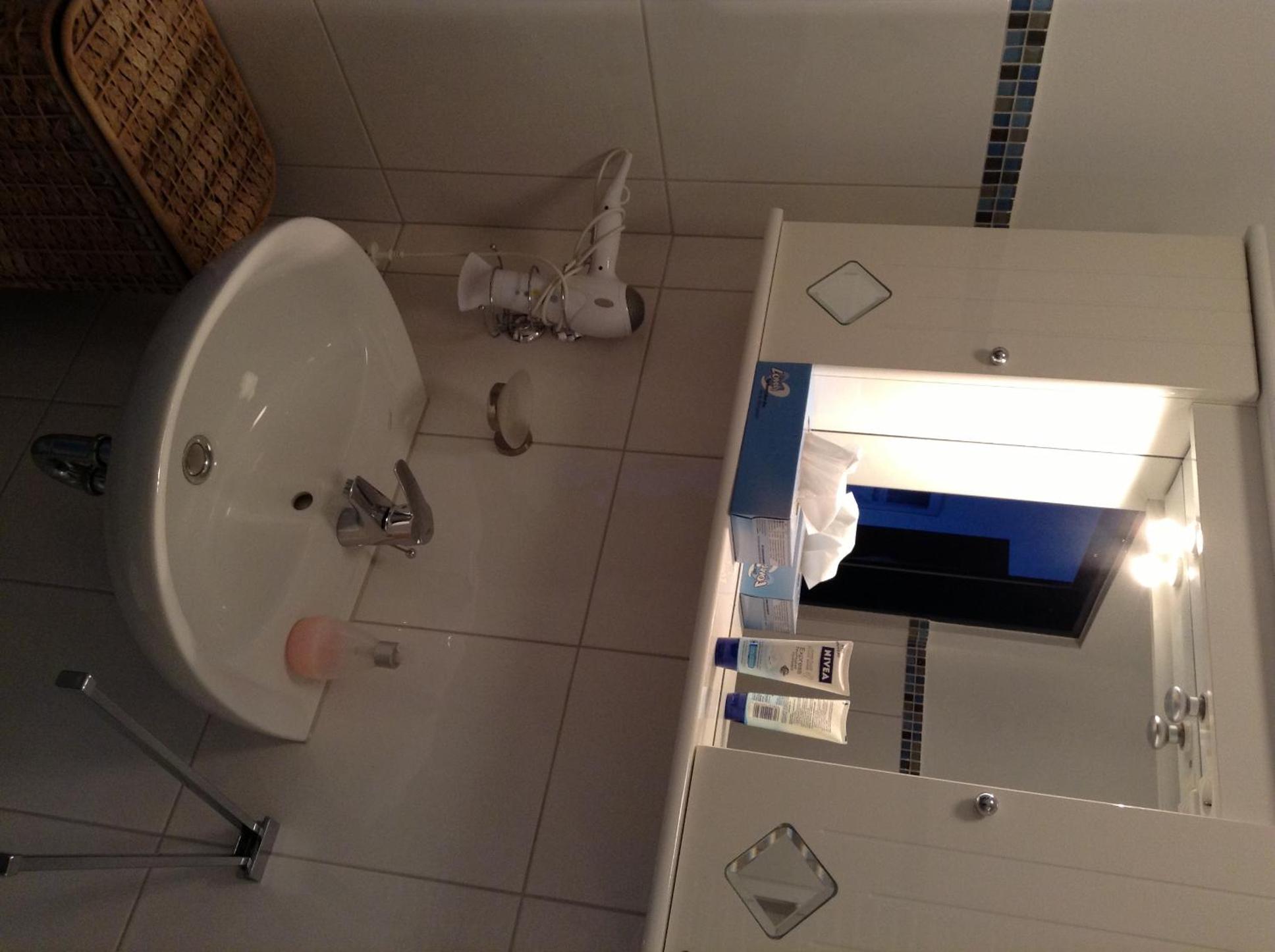 Two-Bedroom Apartment with Shower  - Photo 66
