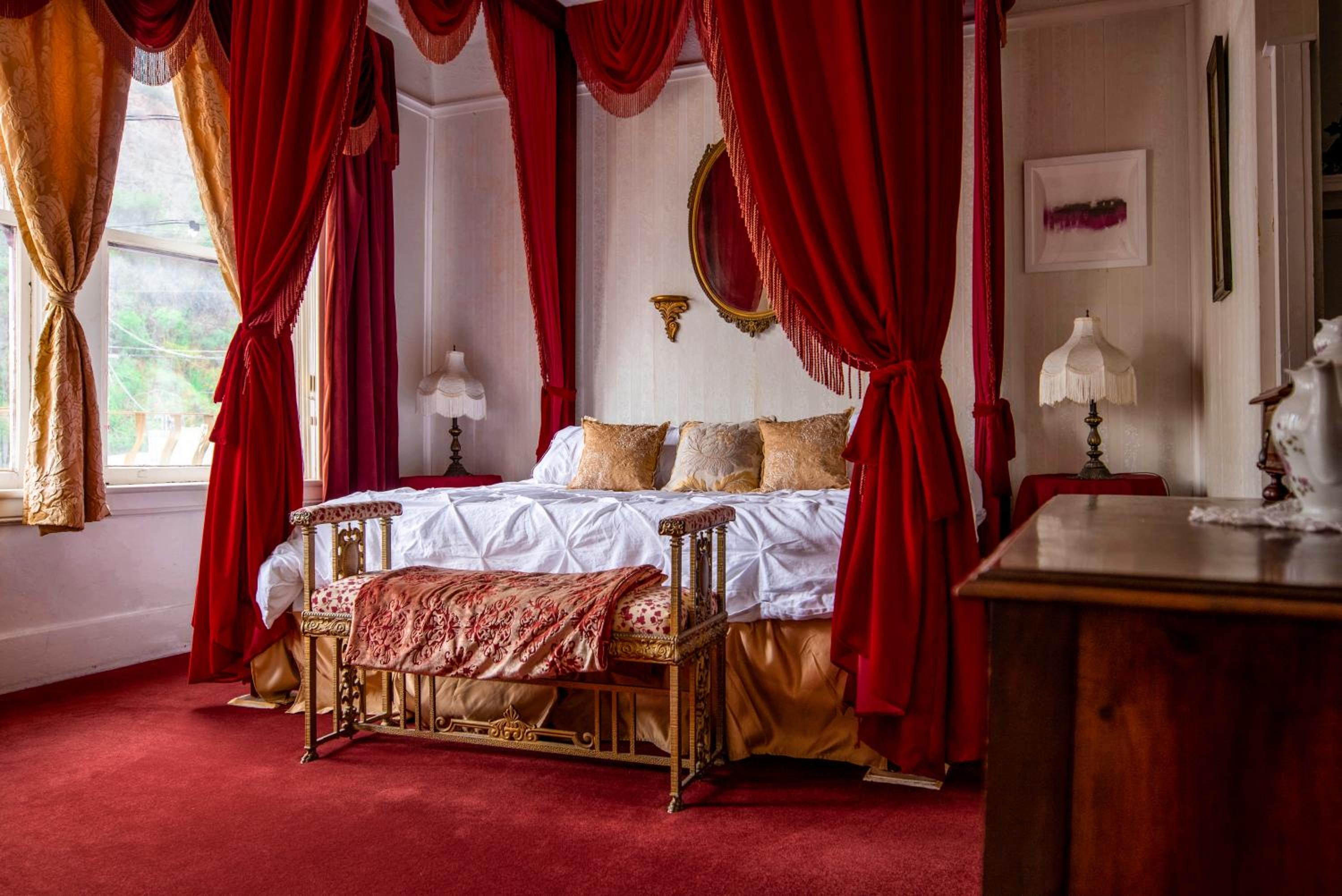 Executive King Suite photo 2