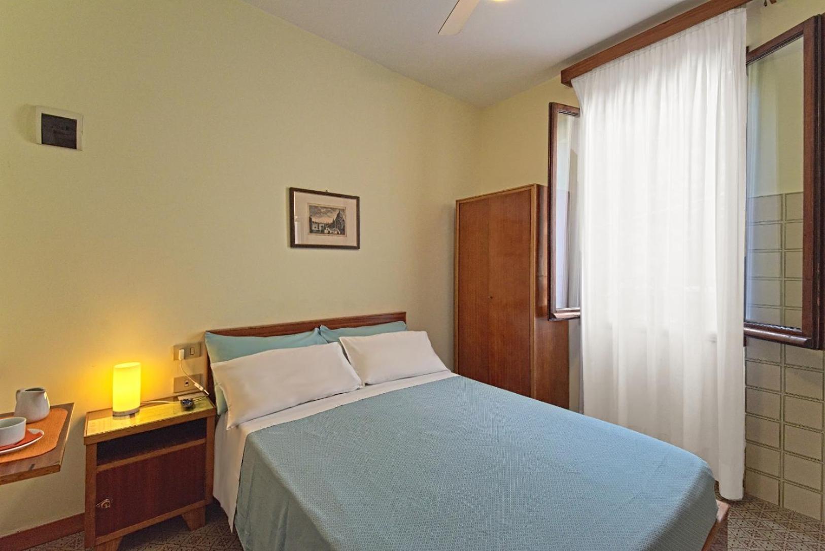 Single Room with Shared Bathroom photo 3