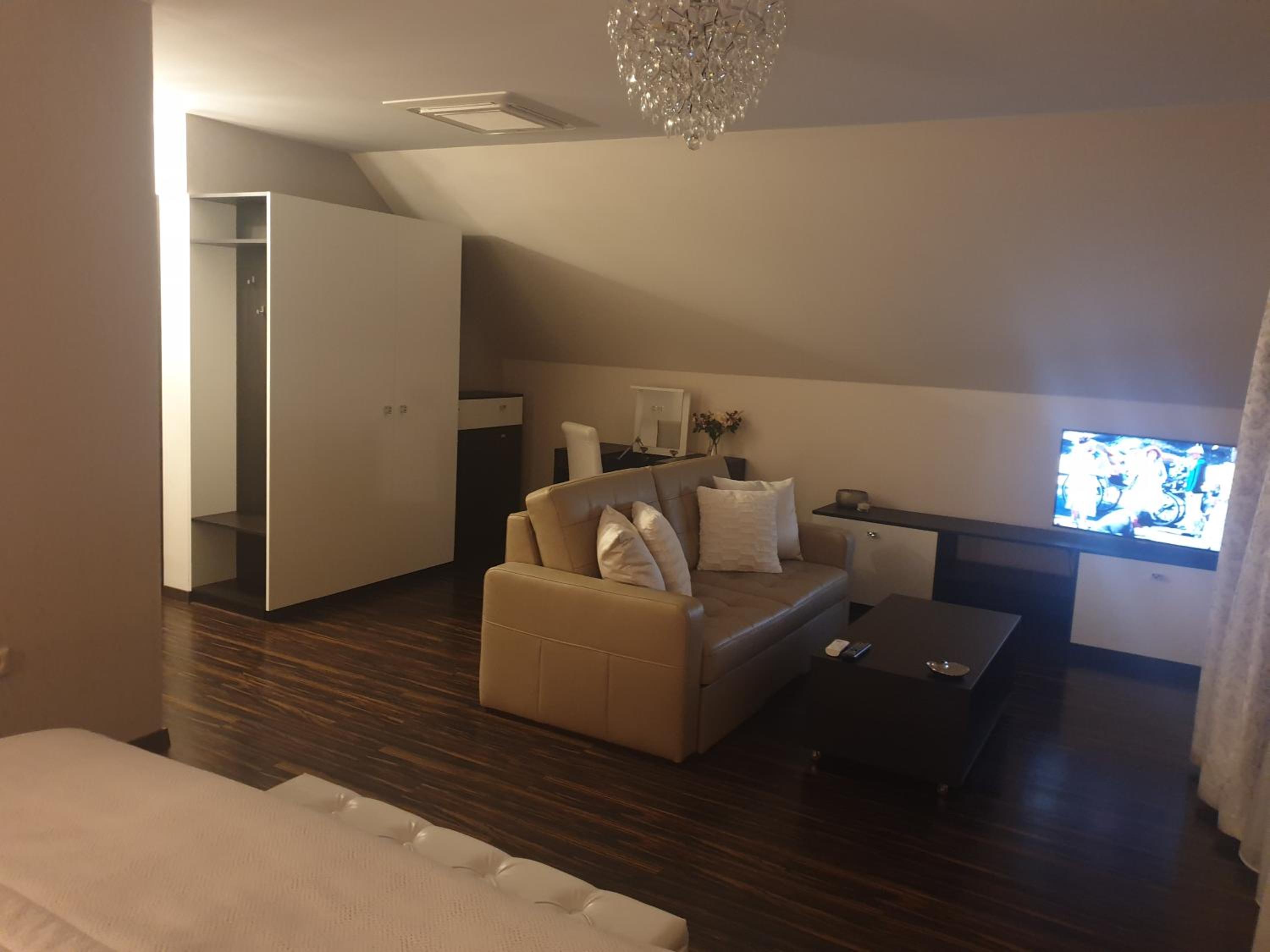 Double Room with Private Bathroom photo 1