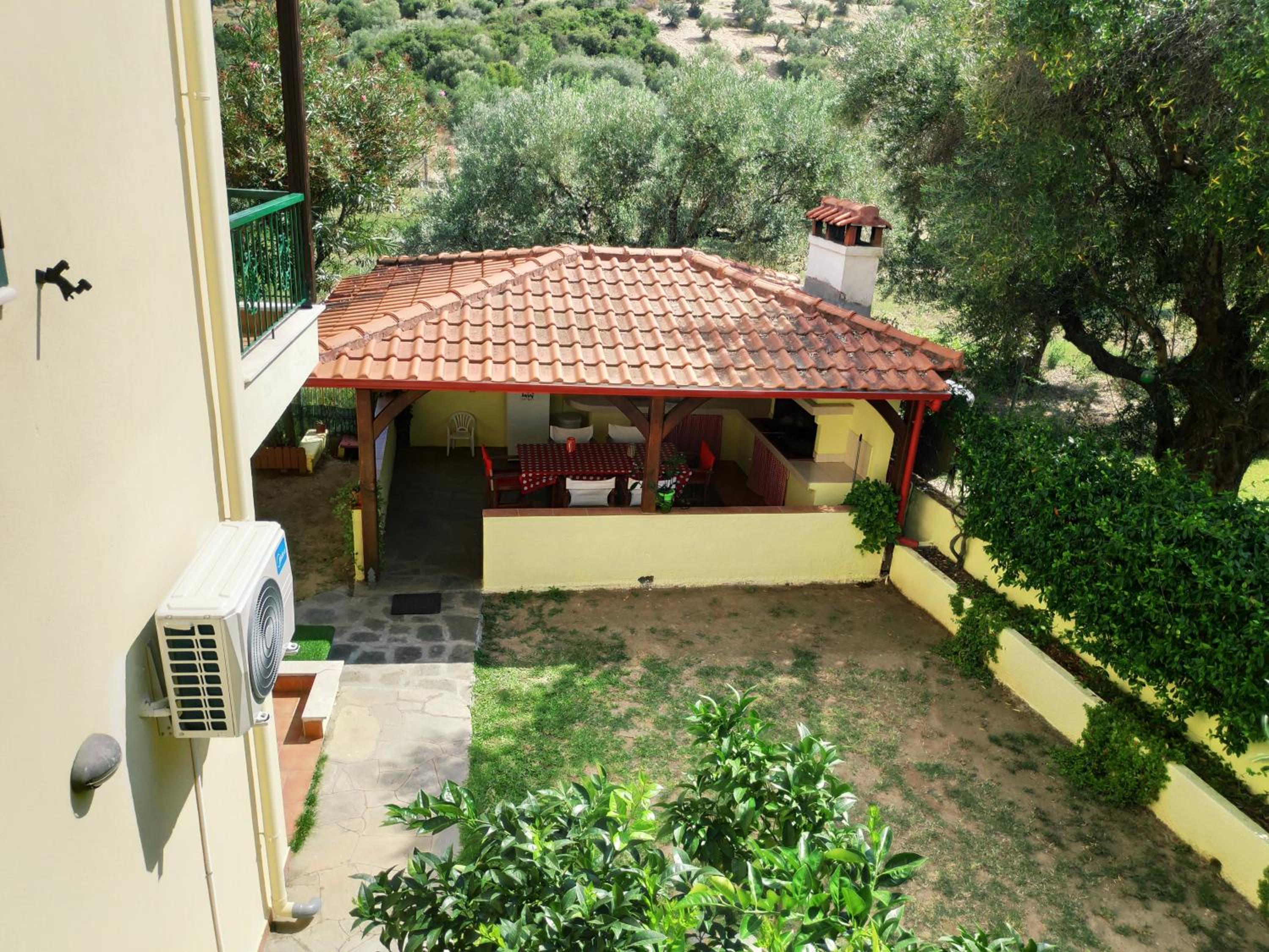 Three-Bedroom House photo 3