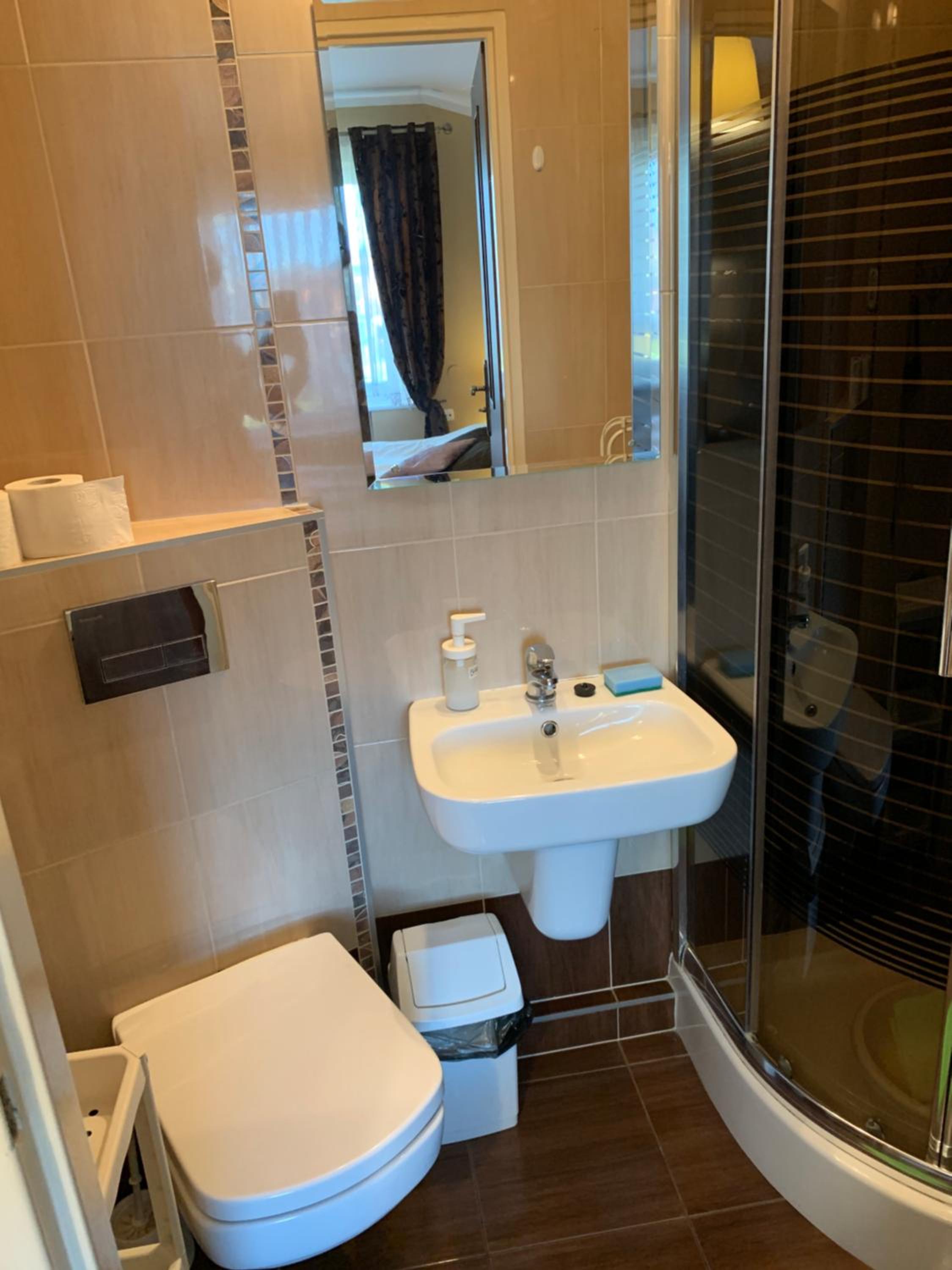 Standard Twin Room - Photo 3