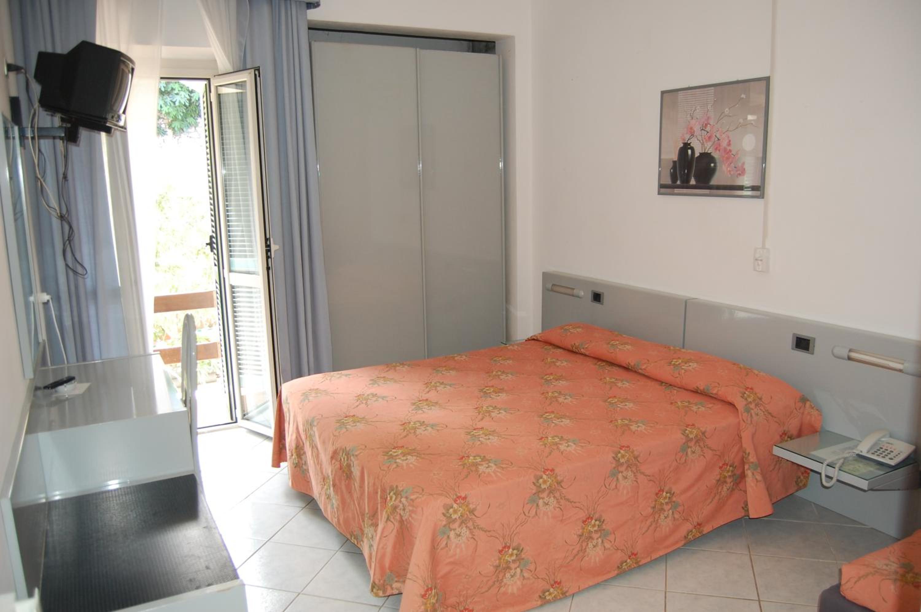 Double or Twin Room - Photo 6
