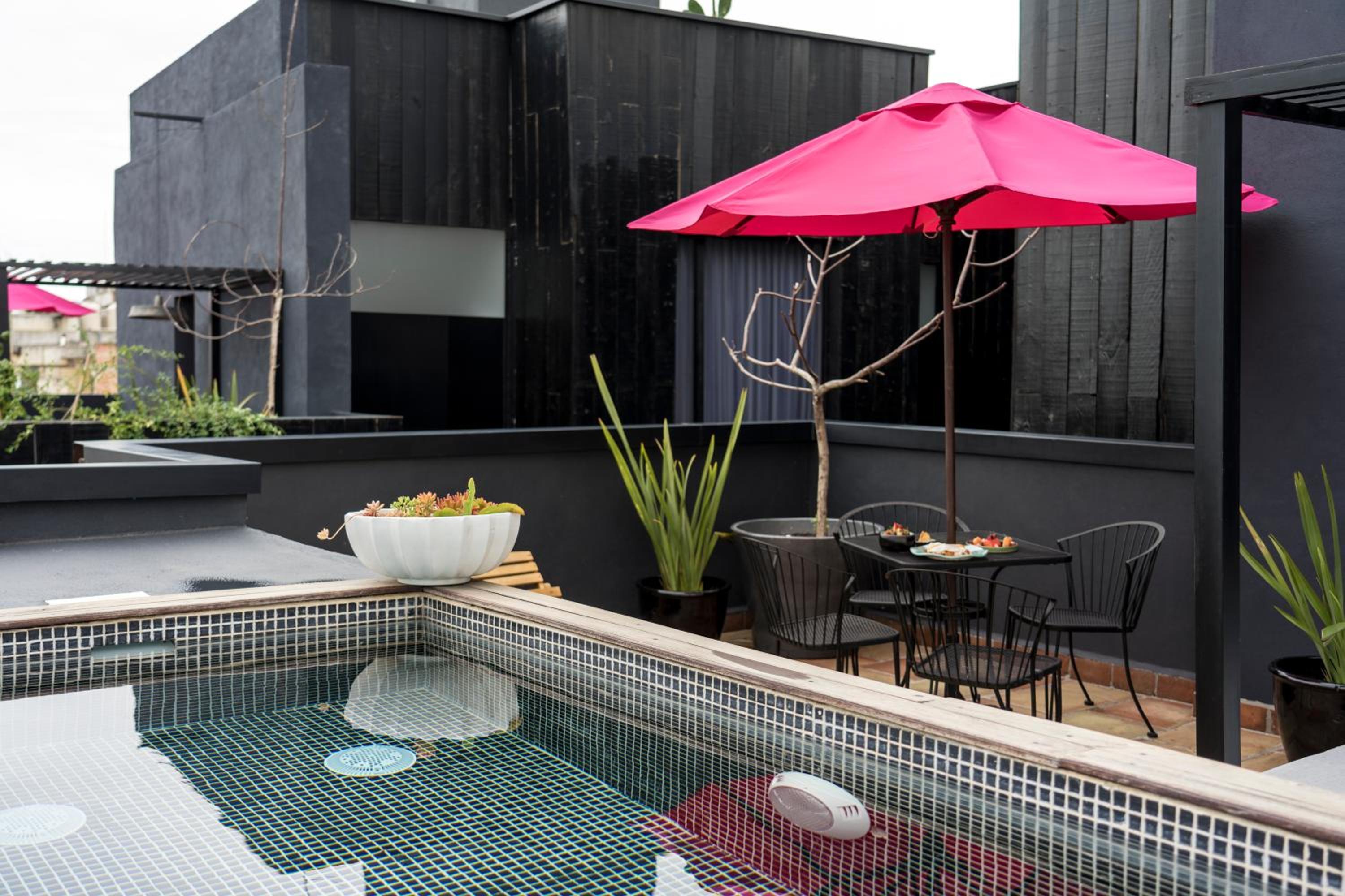 Suite with Private Pool - Photo 4