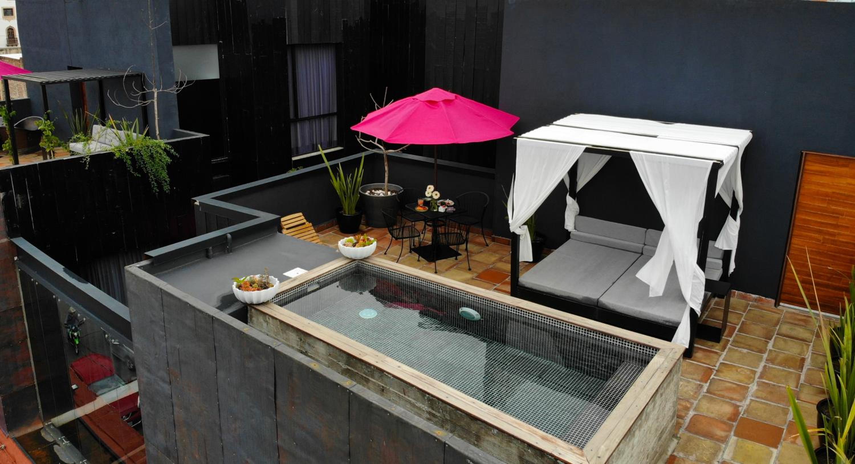 Suite with Private Pool - Photo 3