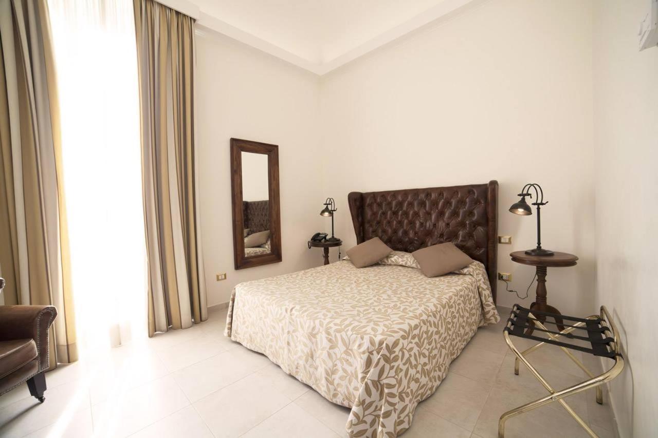 Deluxe Room - Photo 10