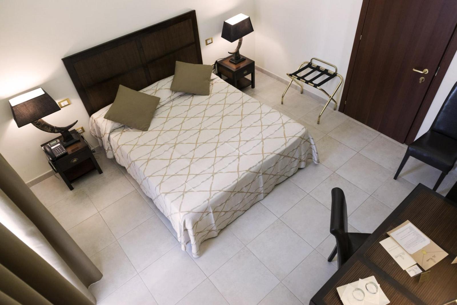 Deluxe Room - Photo 5