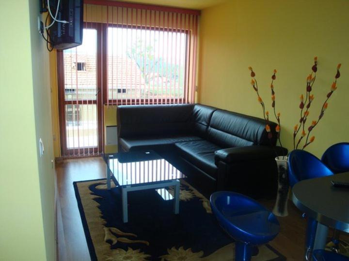 One-Bedroom Apartment with Balcony photo 1