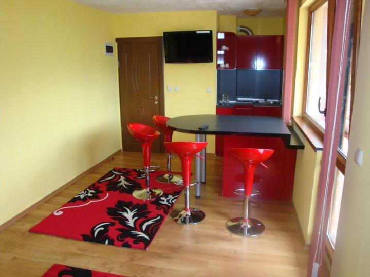 One-Bedroom Apartment with Balcony photo 3