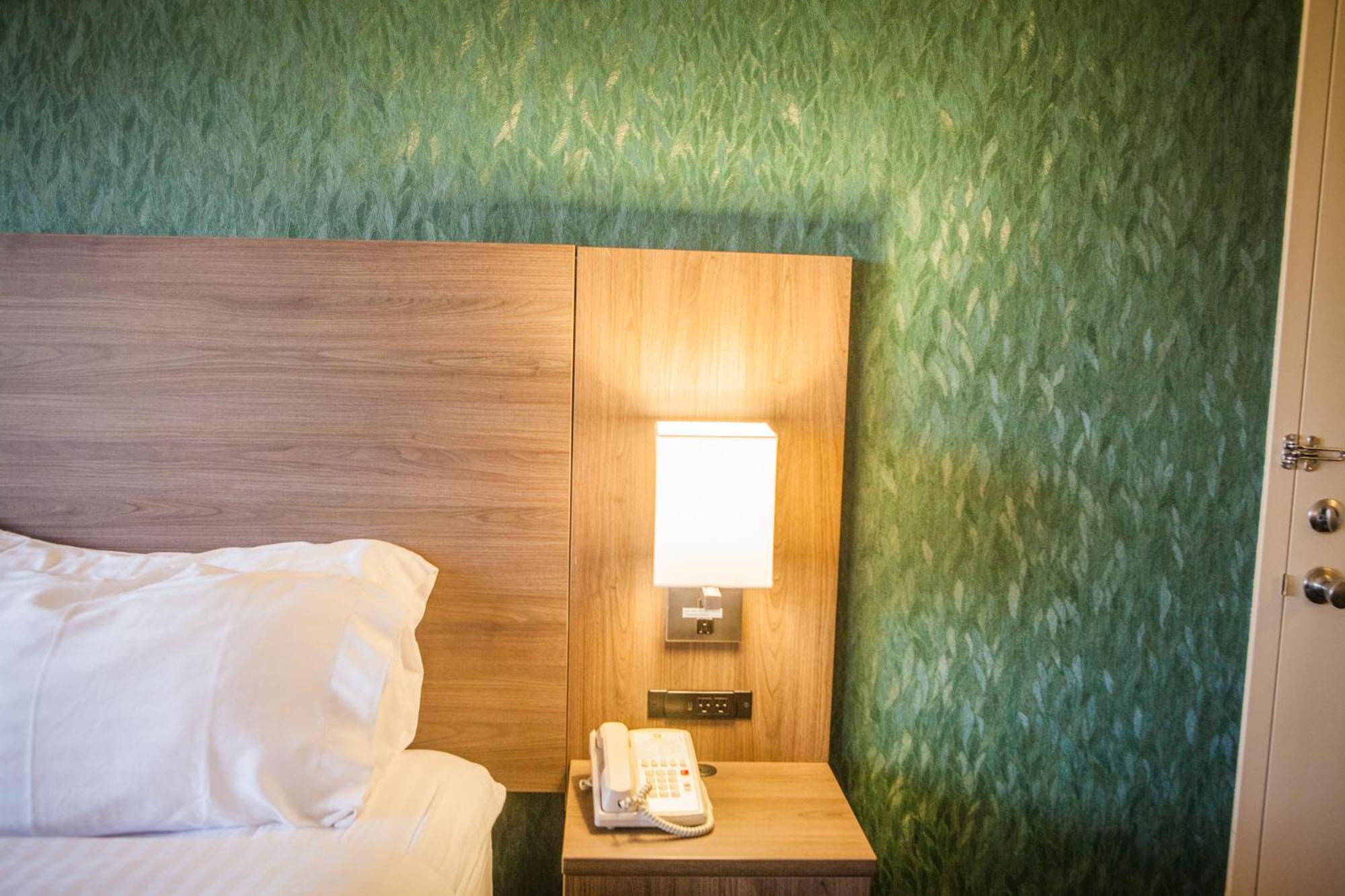 Double Room - Disability Access Tub - Photo 1